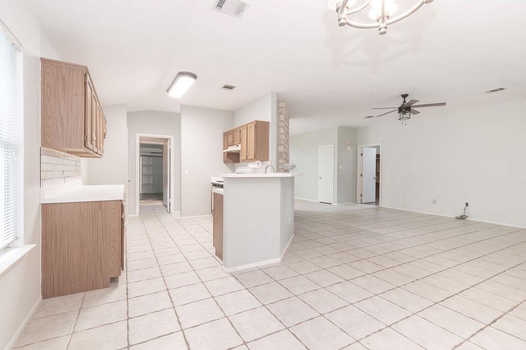 1902 Hollow Tree Blvd, Round Rock, TX 78681