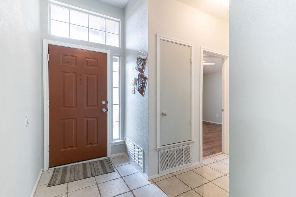 1902 Hollow Tree Blvd, Round Rock, TX 78681