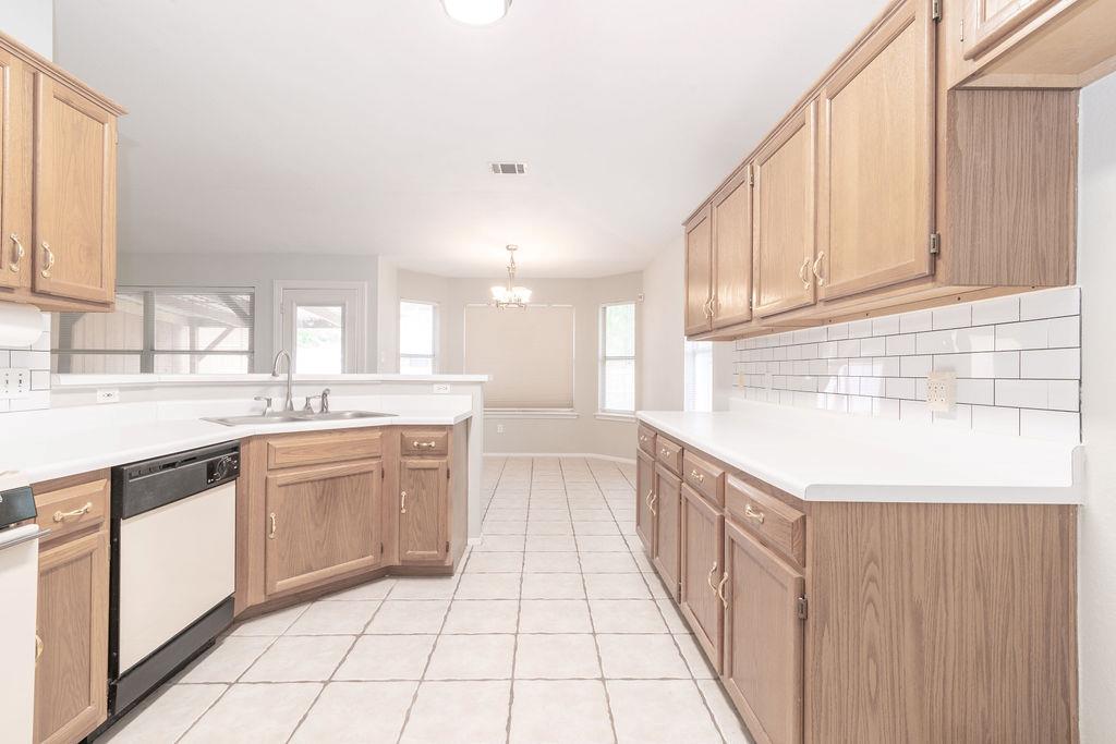 1902 Hollow Tree Blvd, Round Rock, TX 78681