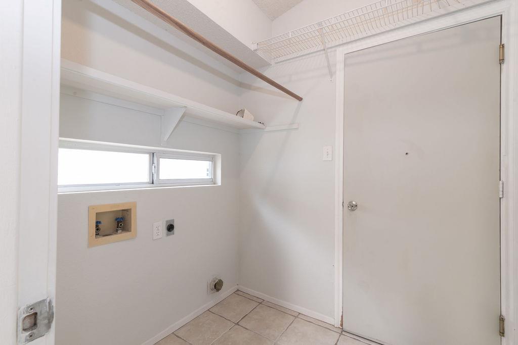 1902 Hollow Tree Blvd, Round Rock, TX 78681