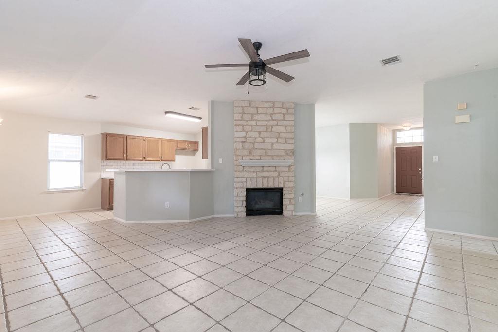 1902 Hollow Tree Blvd, Round Rock, TX 78681