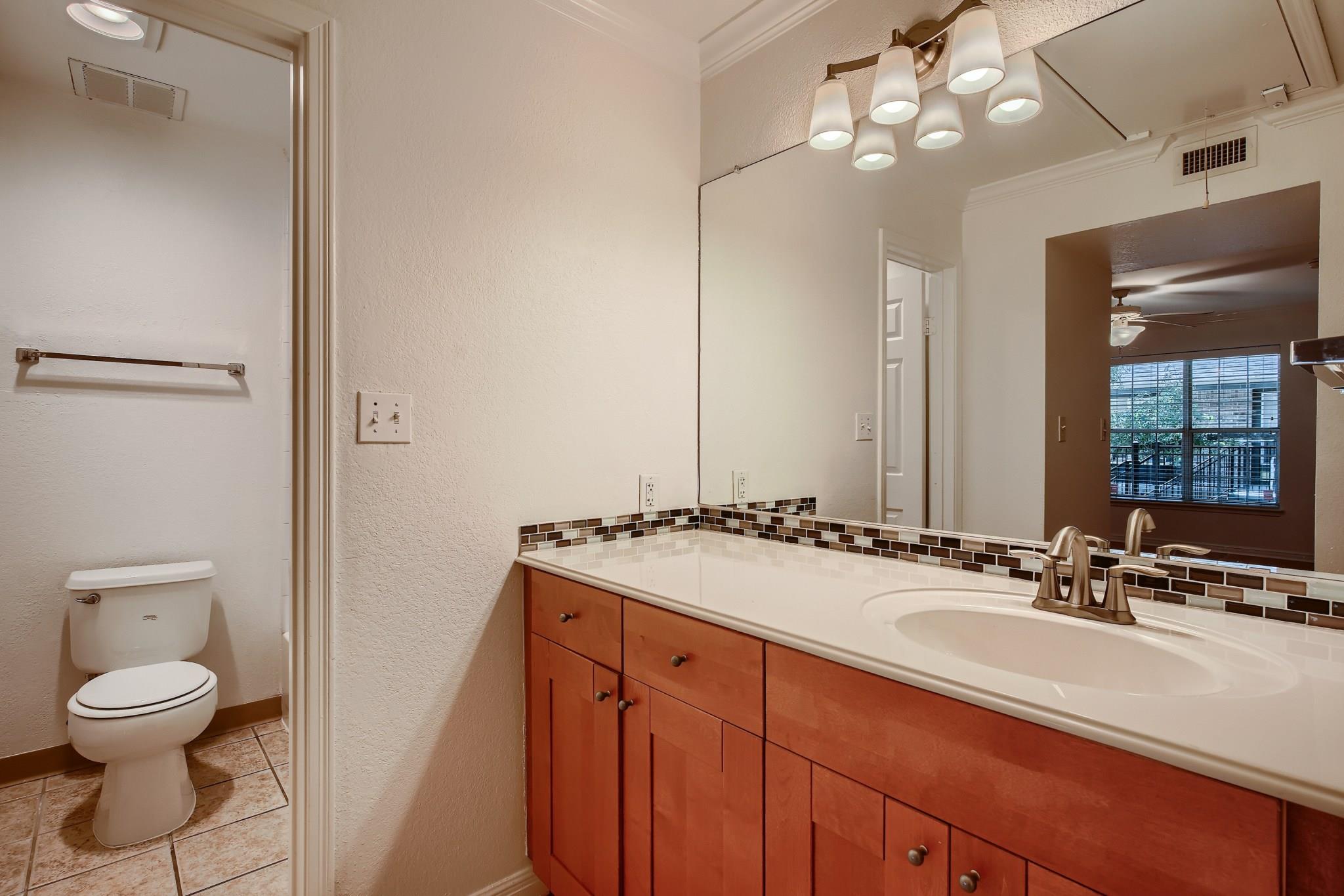 7685 Northcross Dr # 323, Austin, TX 78757