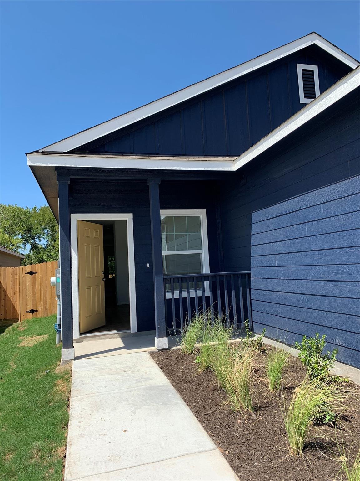 2817 Dezmond Diamond Ct, Pflugerville, TX 78660