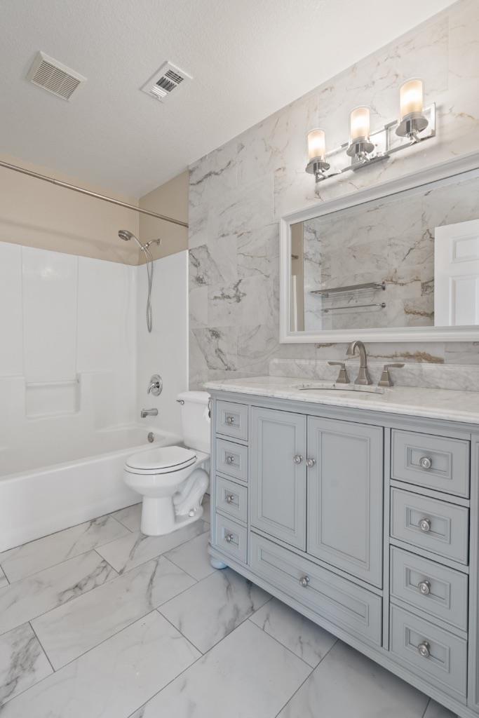 2301 Red Bird Cv, Lago Vista, TX 78645