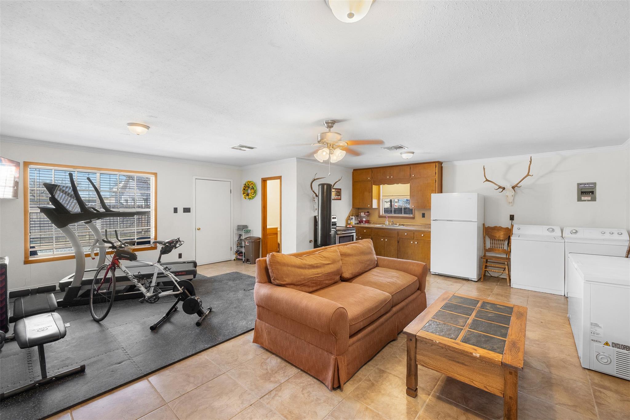 1479 E Hempstead St, Giddings, TX 78942