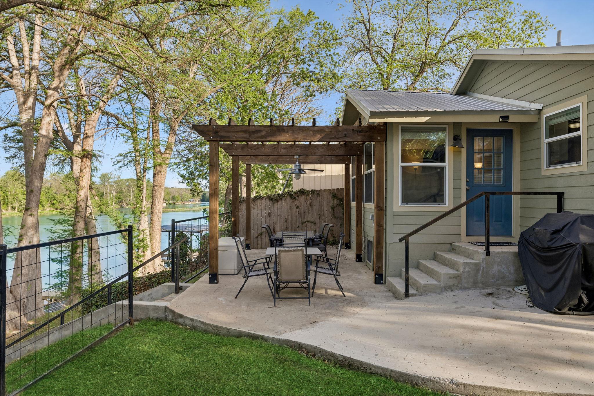 230 Lee St, Seguin, TX 78155