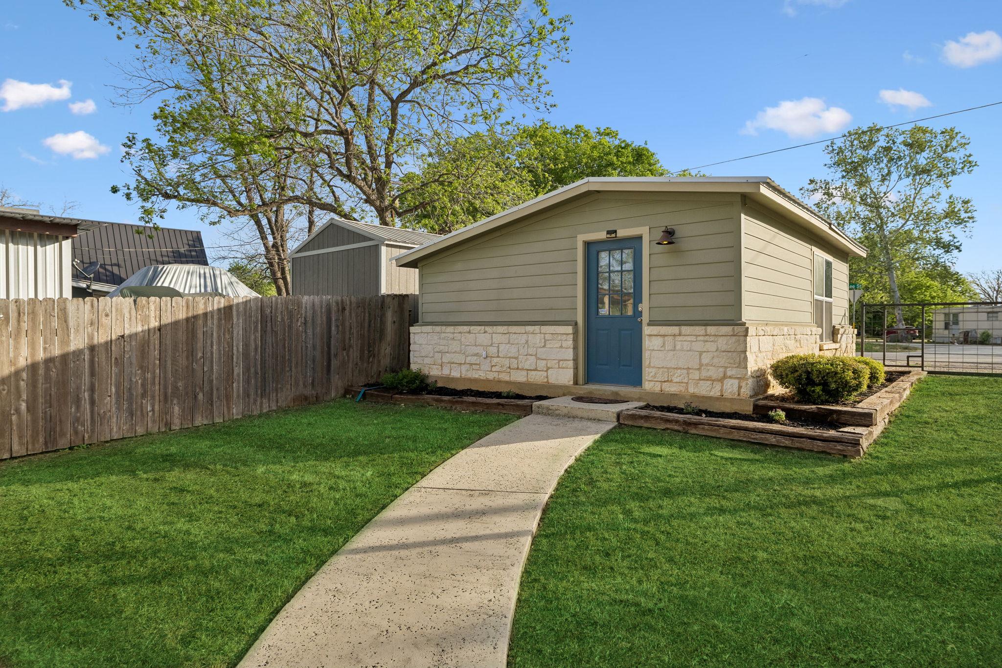 230 Lee St, Seguin, TX 78155