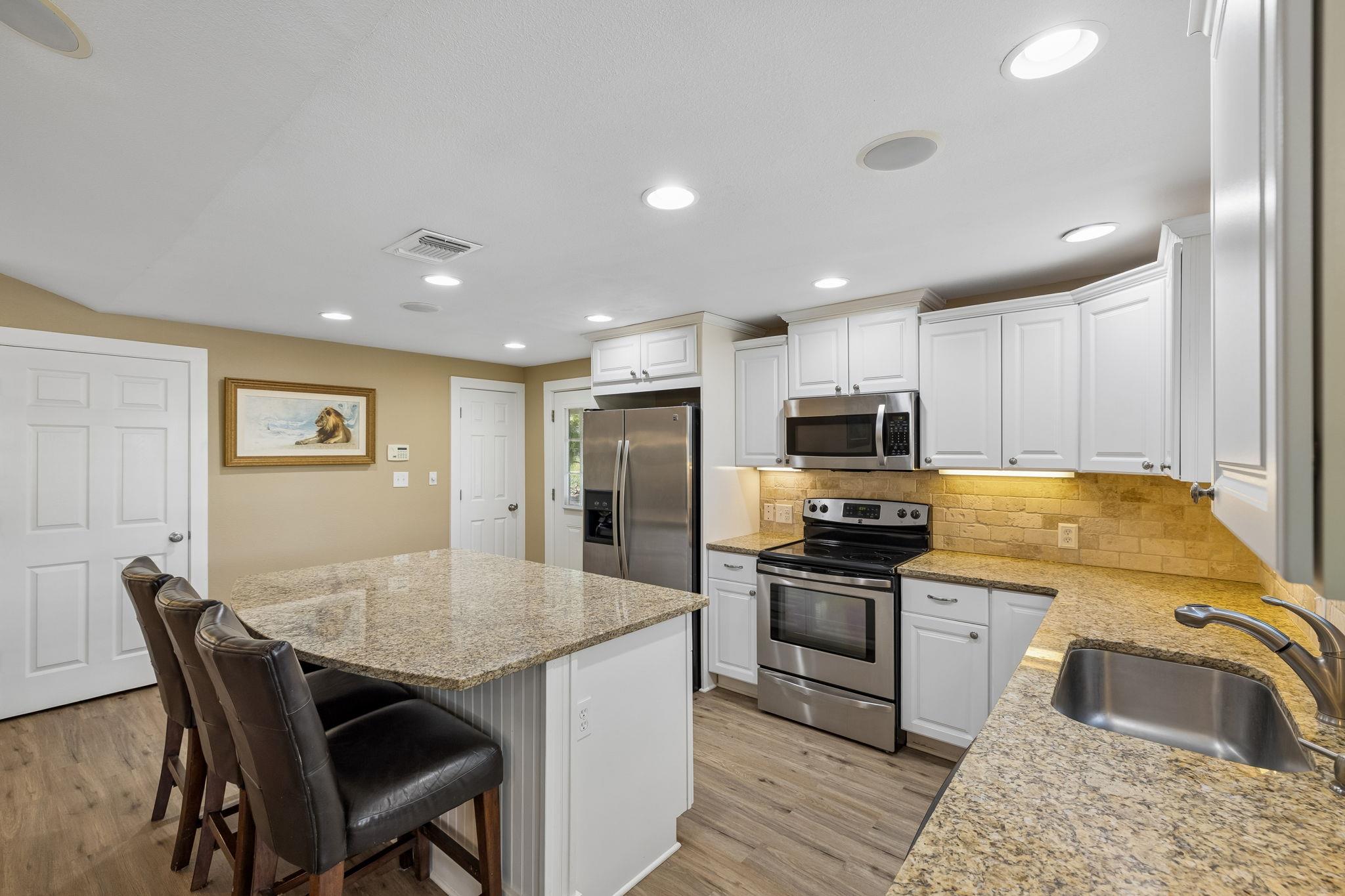 230 Lee St, Seguin, TX 78155