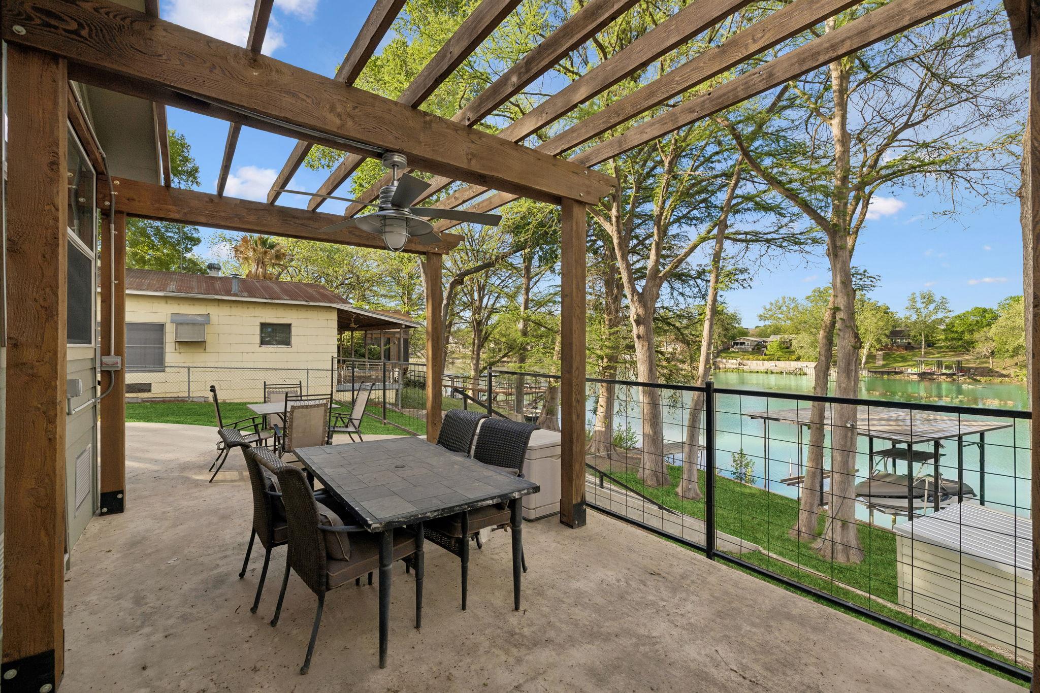 230 Lee St, Seguin, TX 78155