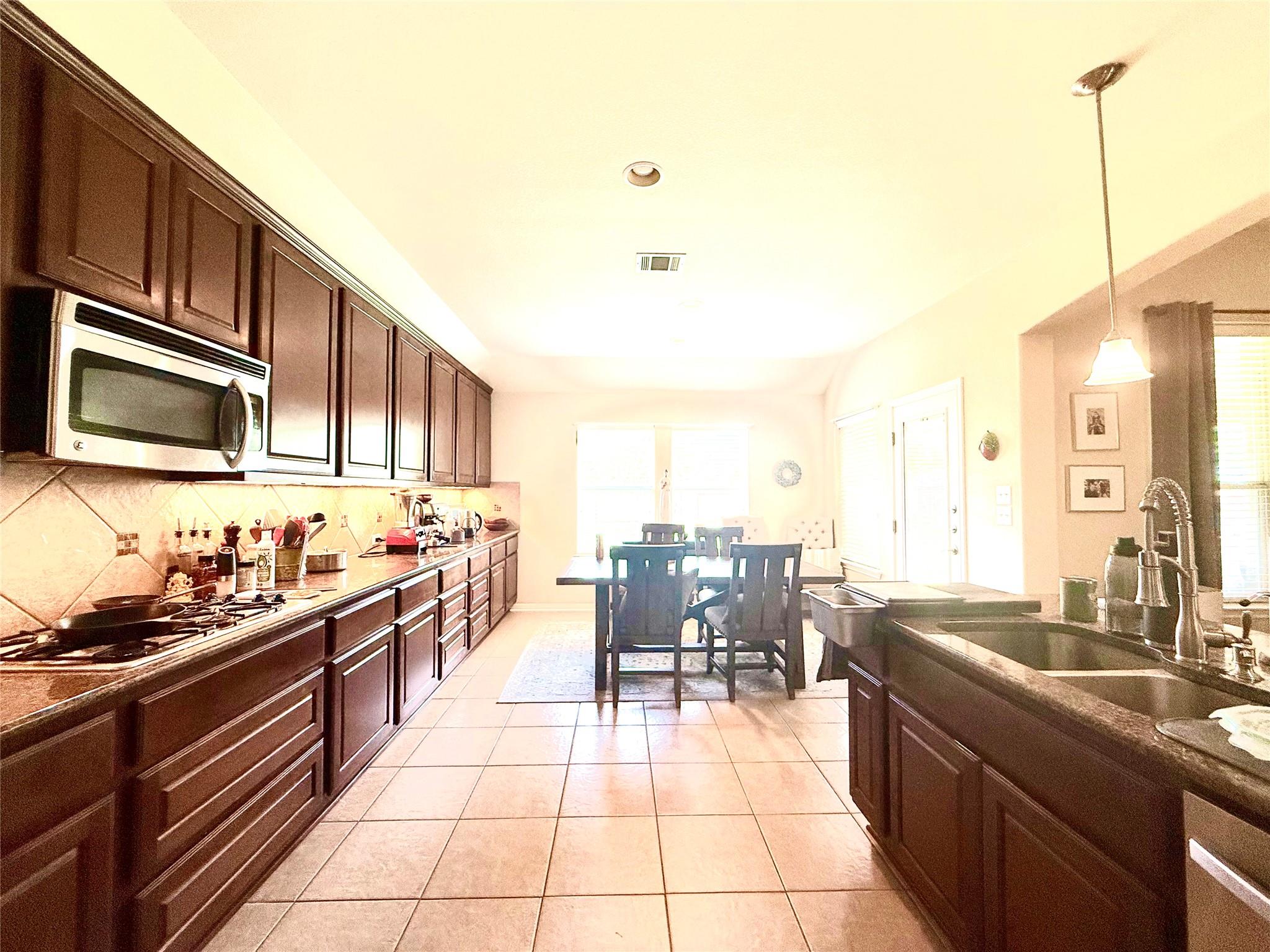 2108 Asbury Park Dr, Round Rock, TX 78665