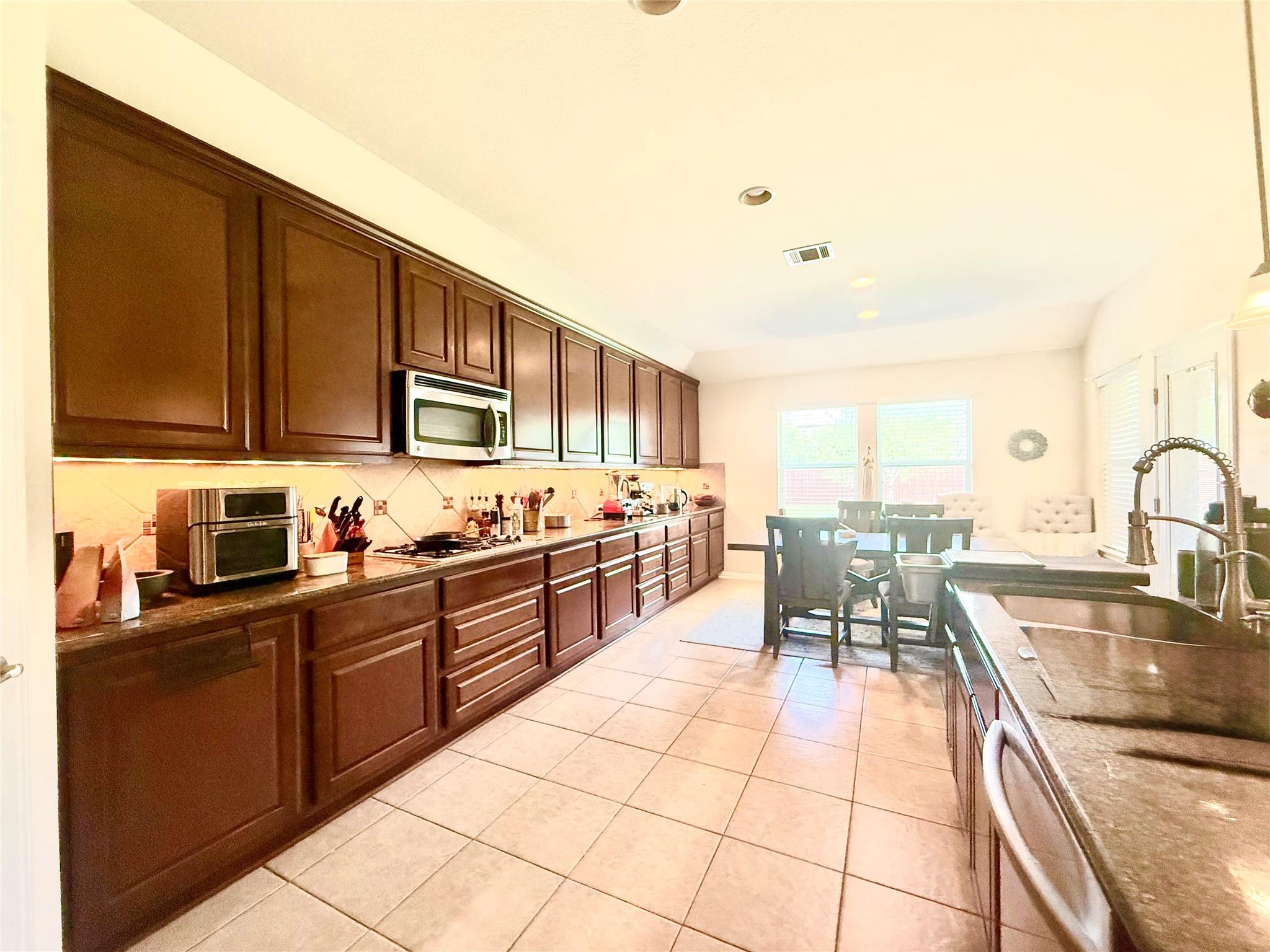 2108 Asbury Park Dr, Round Rock, TX 78665