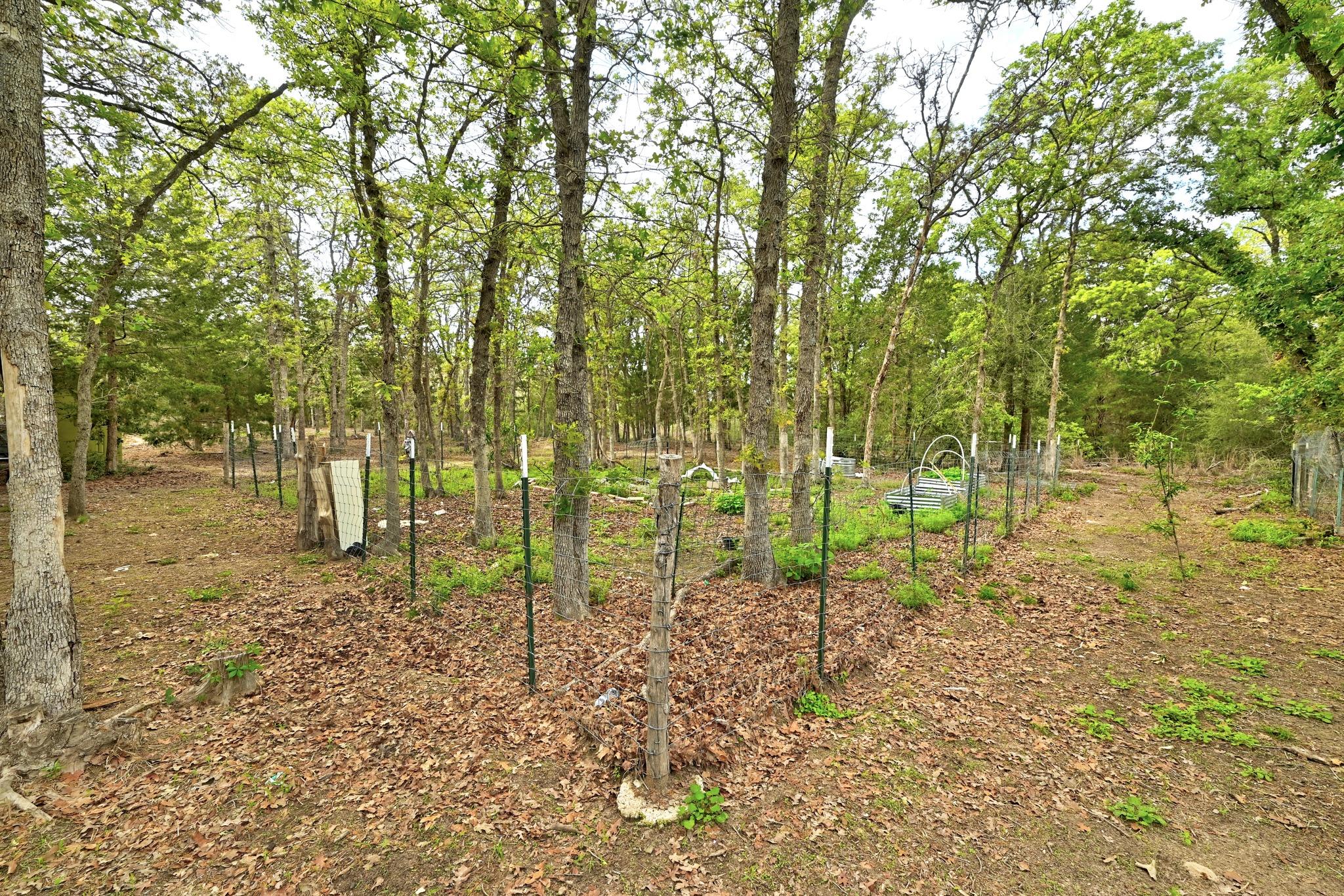 124 Coyote Ln, Elgin, TX 78621