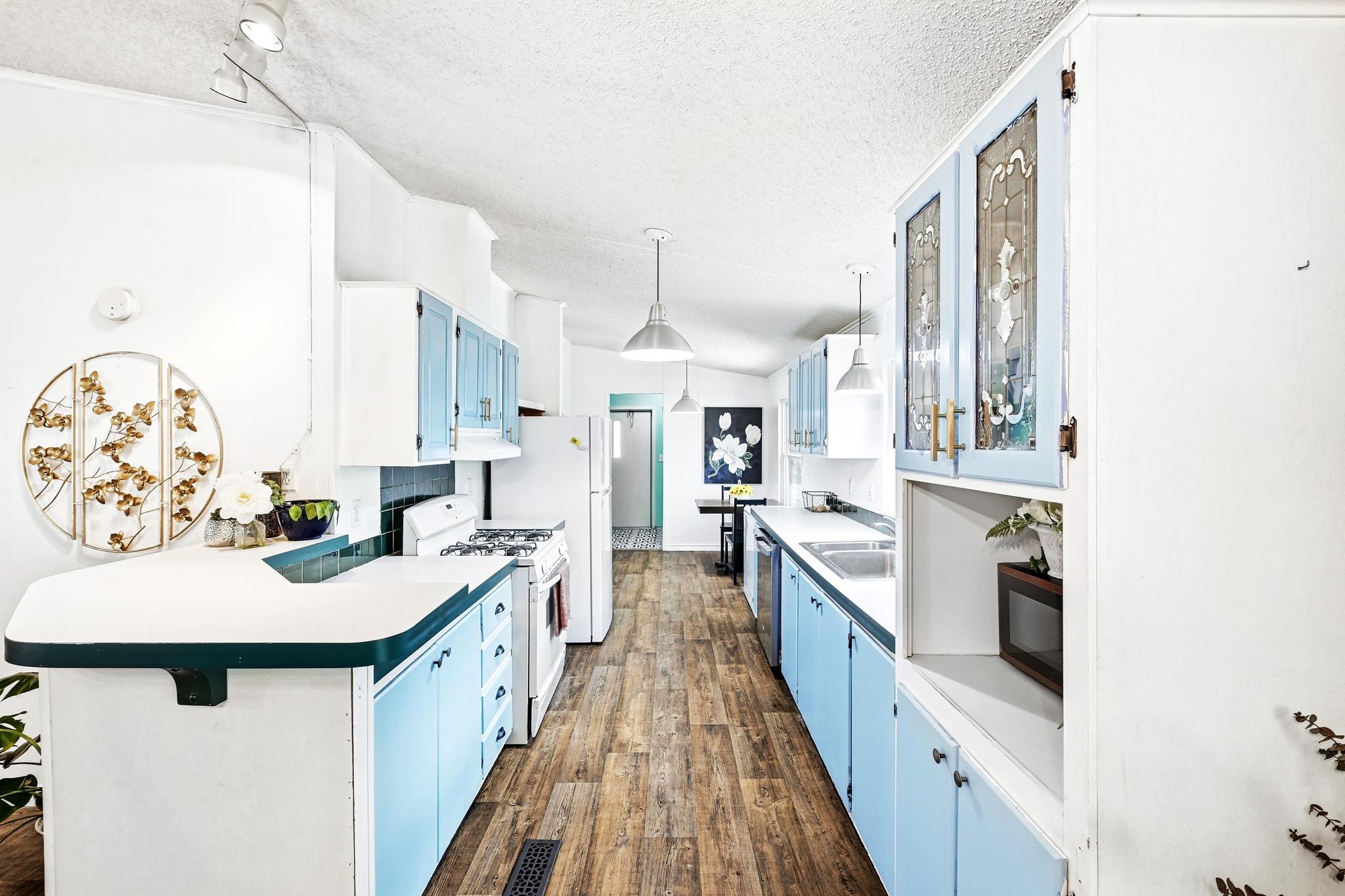 124 Coyote Ln, Elgin, TX 78621