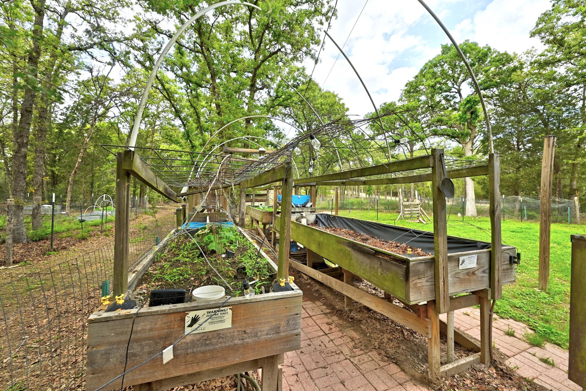 124 Coyote Ln, Elgin, TX 78621