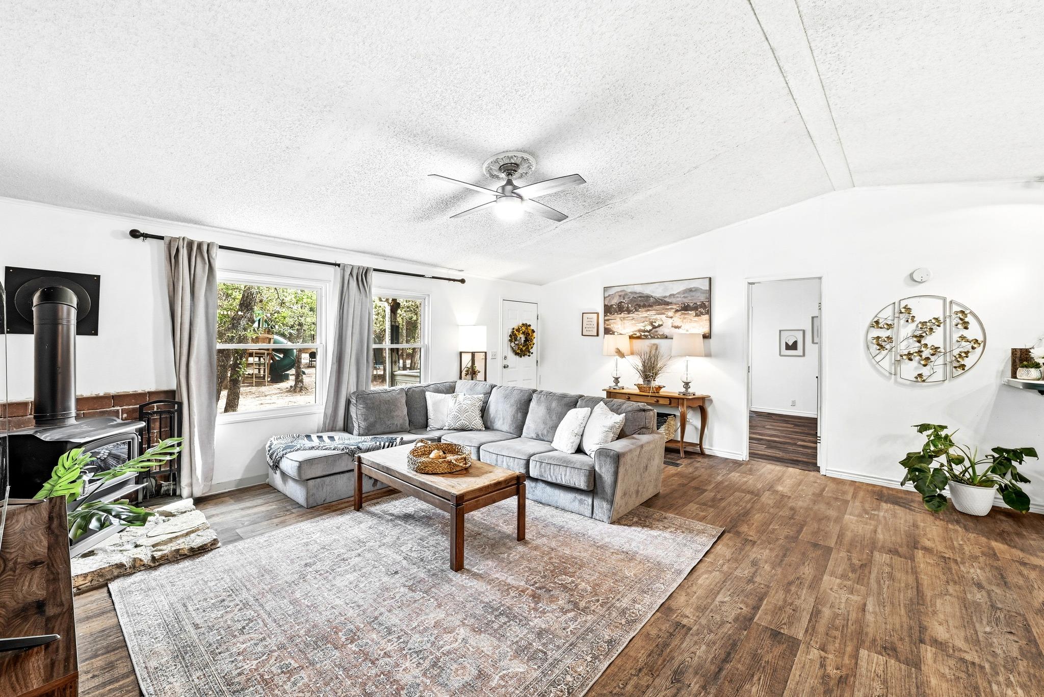 124 Coyote Ln, Elgin, TX 78621