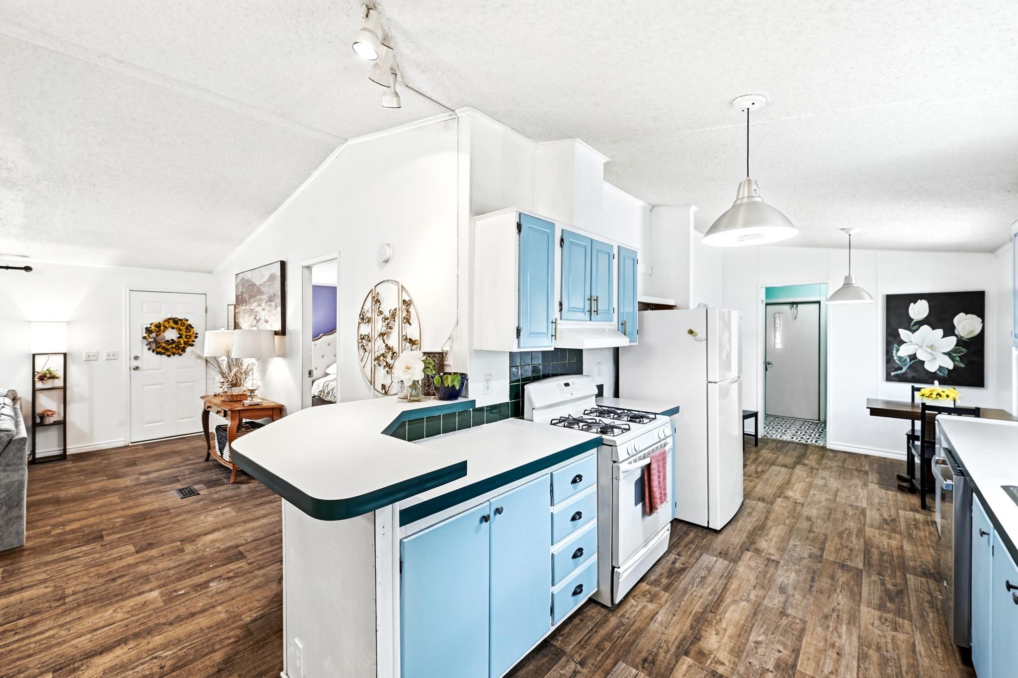 124 Coyote Ln, Elgin, TX 78621