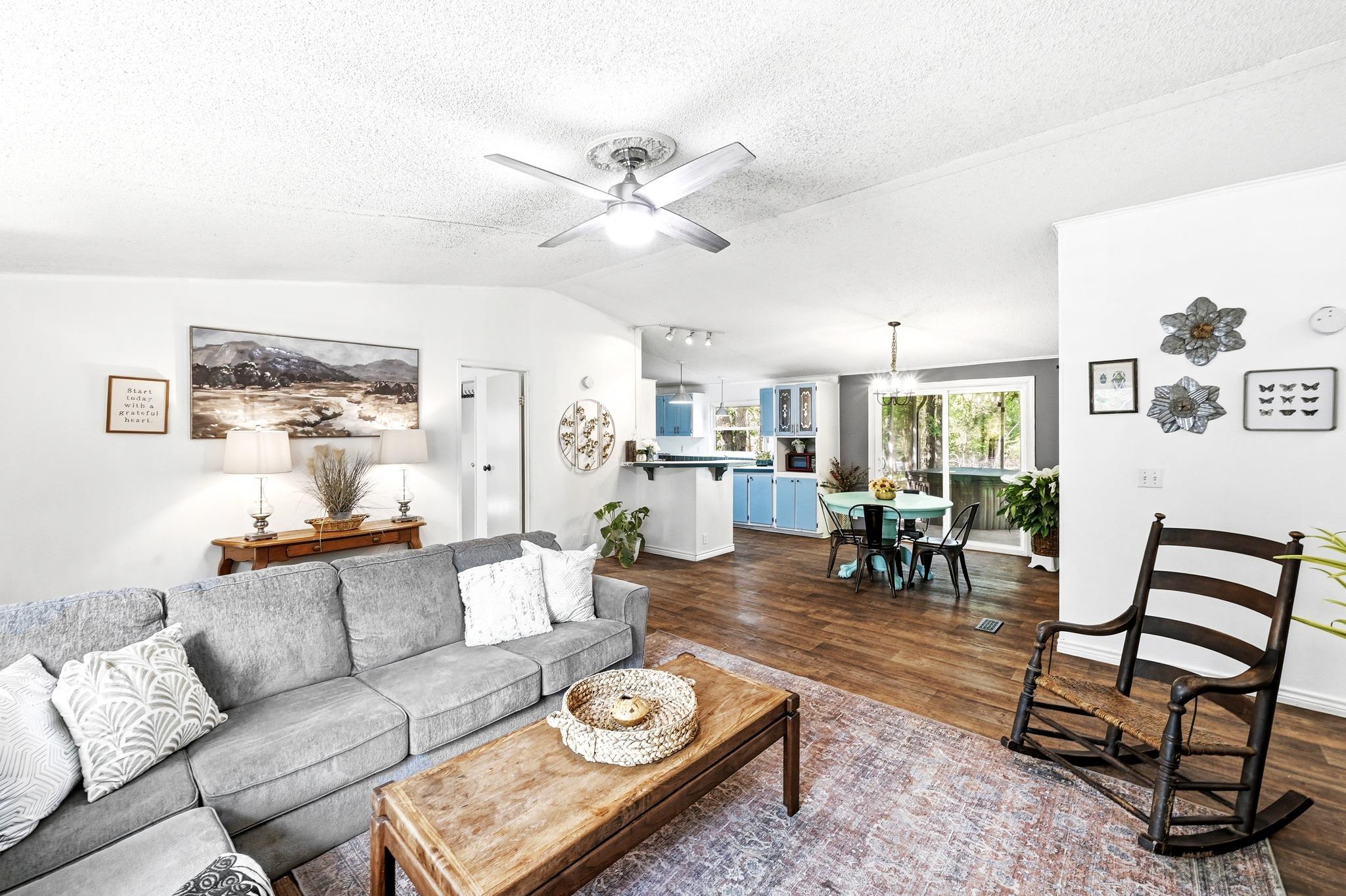 124 Coyote Ln, Elgin, TX 78621