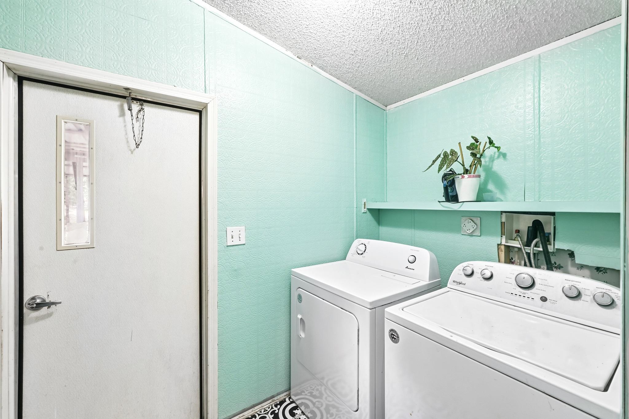 124 Coyote Ln, Elgin, TX 78621