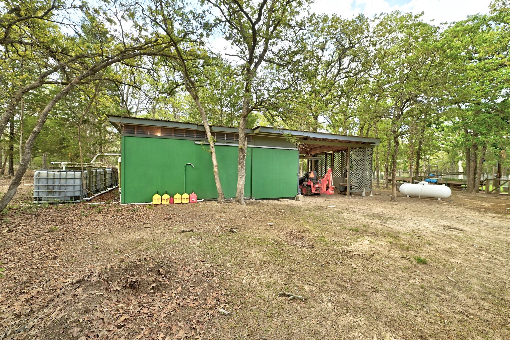 124 Coyote Ln, Elgin, TX 78621