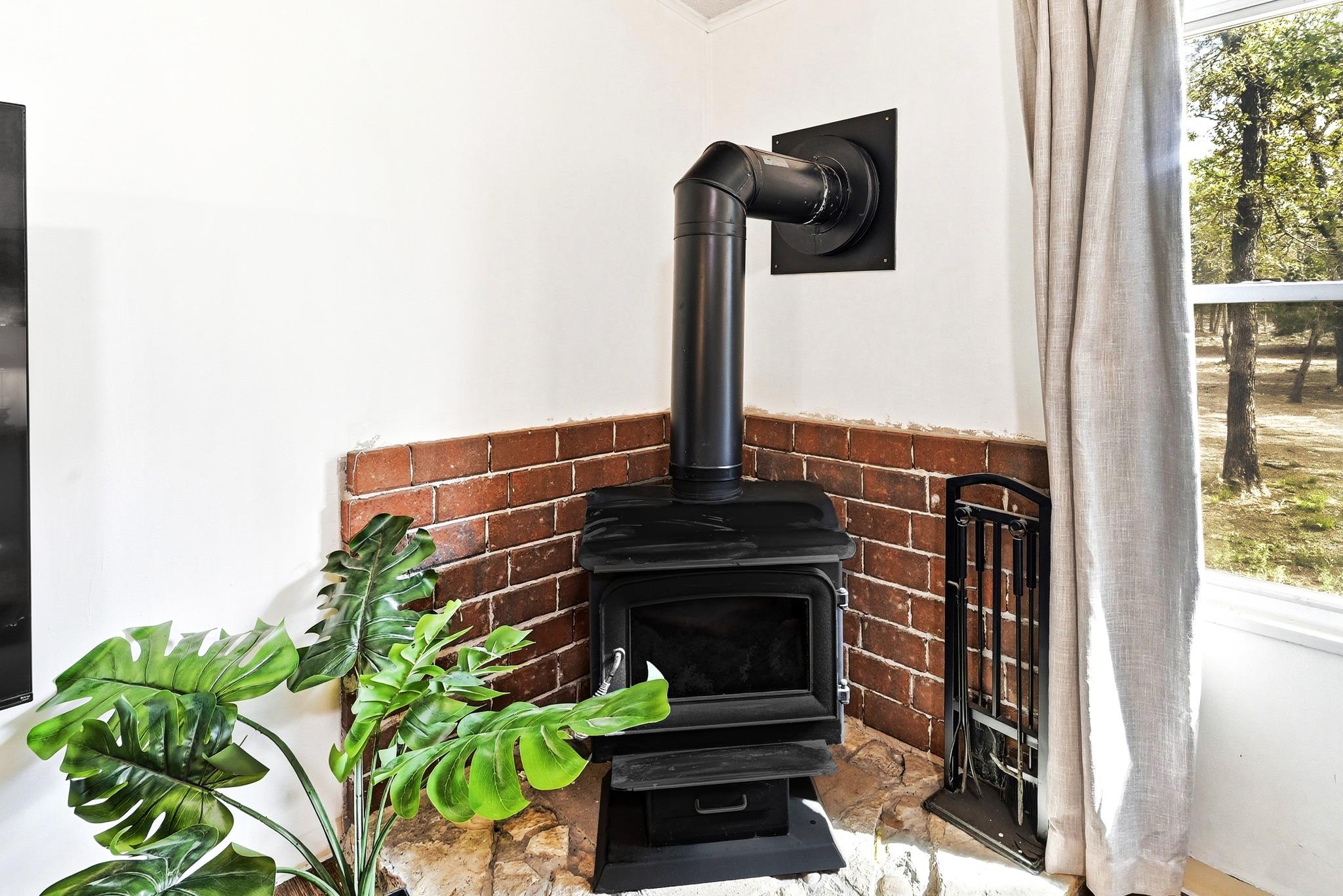 124 Coyote Ln, Elgin, TX 78621