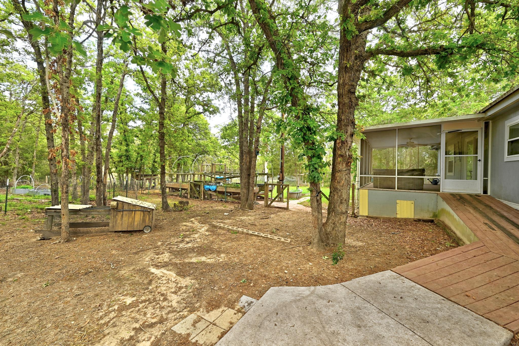 124 Coyote Ln, Elgin, TX 78621