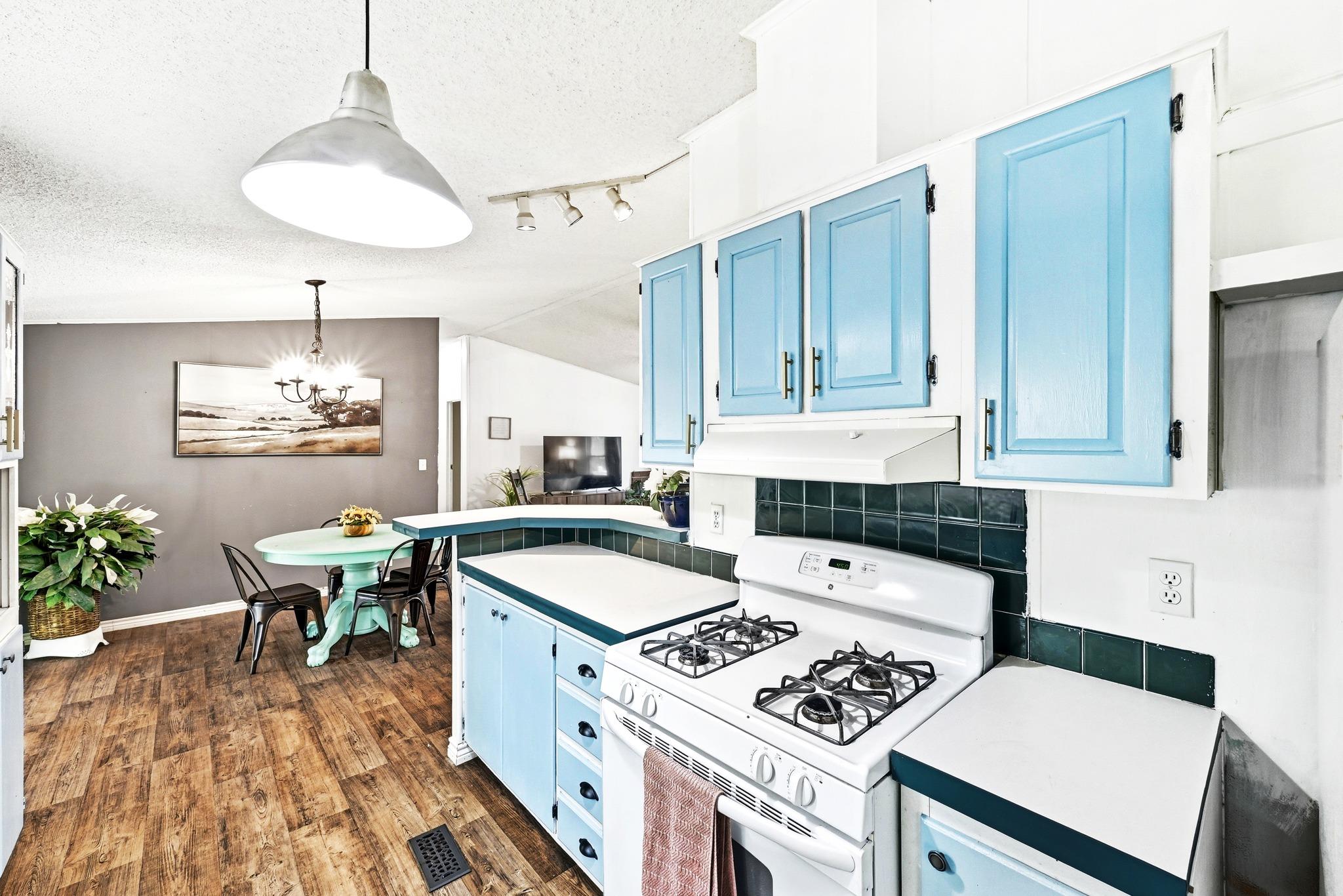 124 Coyote Ln, Elgin, TX 78621