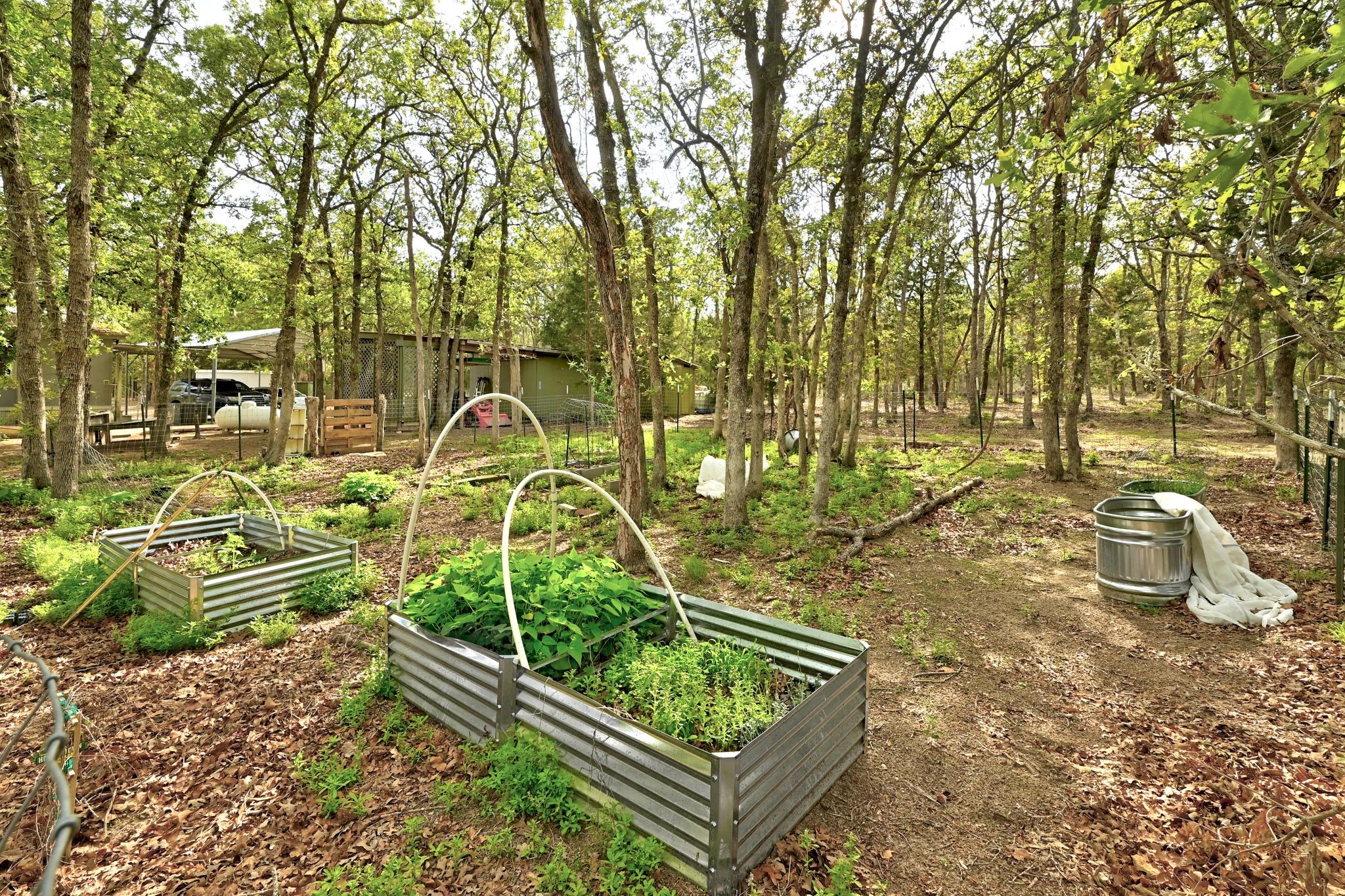 124 Coyote Ln, Elgin, TX 78621