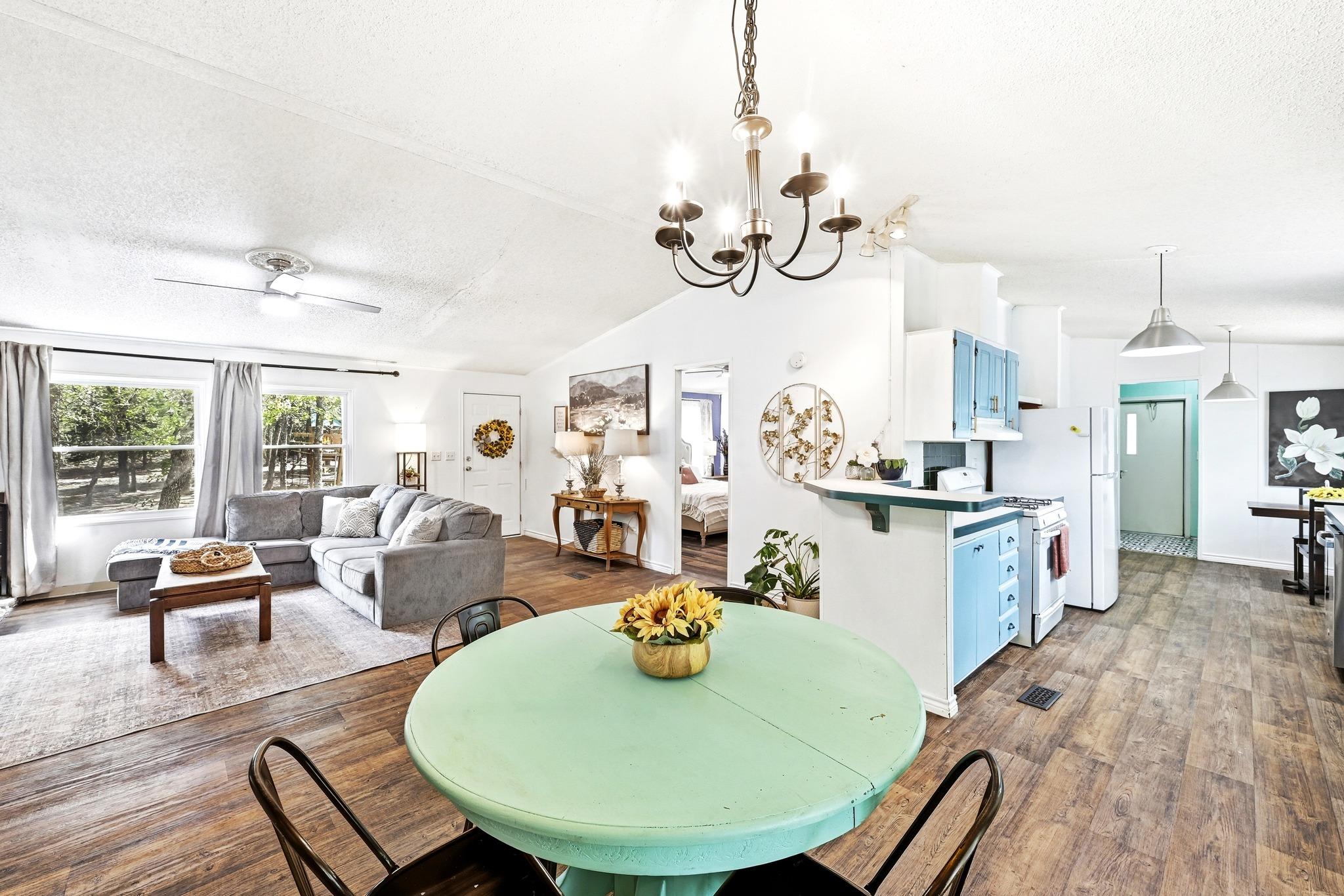 124 Coyote Ln, Elgin, TX 78621