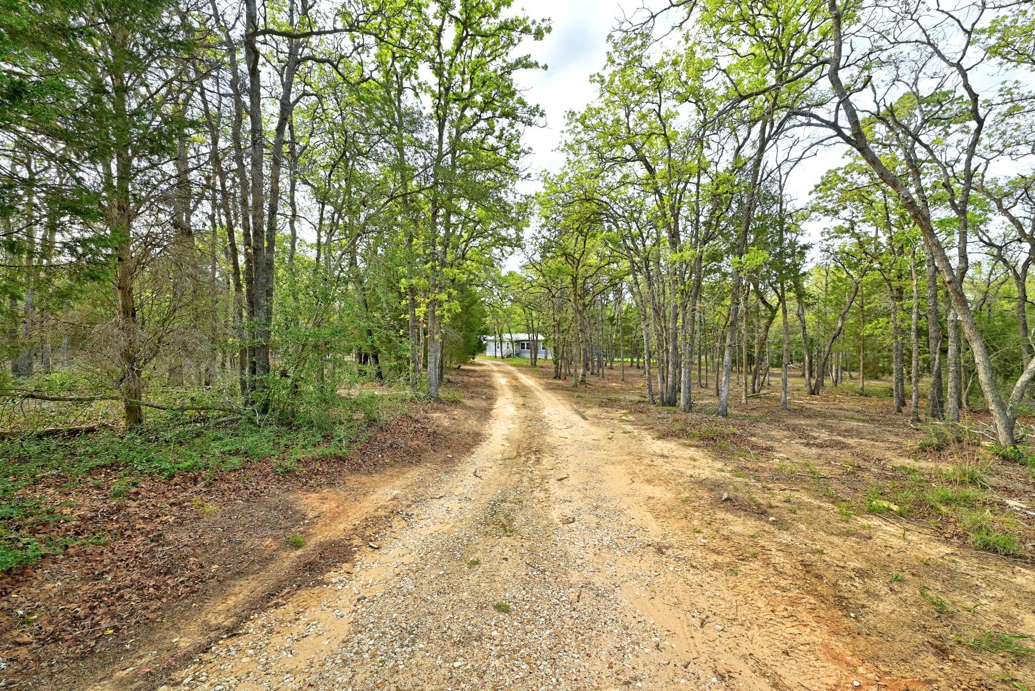 124 Coyote Ln, Elgin, TX 78621