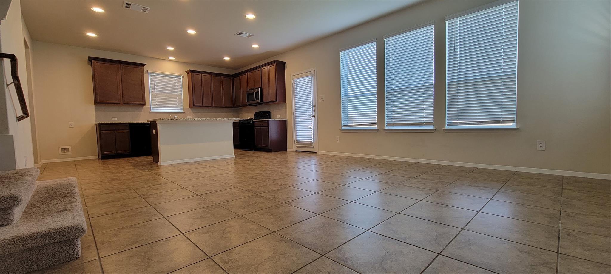 127 Trailside Ln, Bastrop, TX 78602