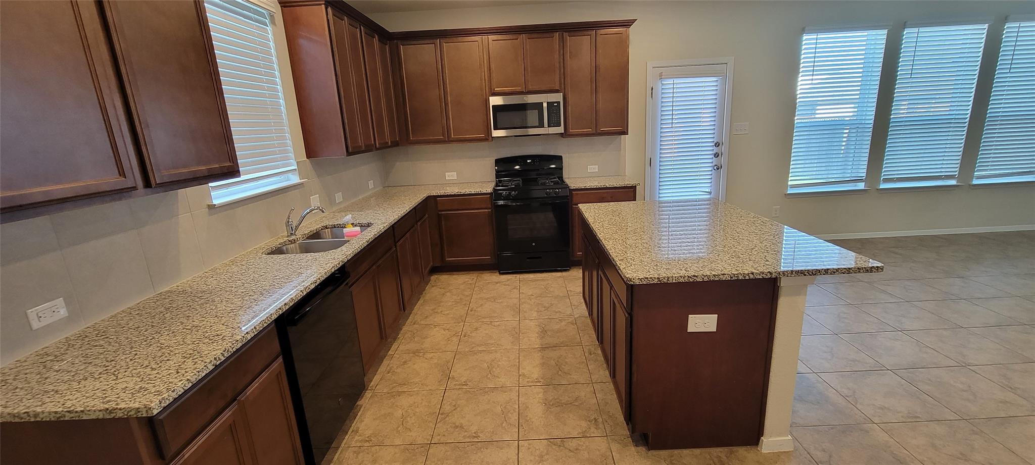 127 Trailside Ln, Bastrop, TX 78602