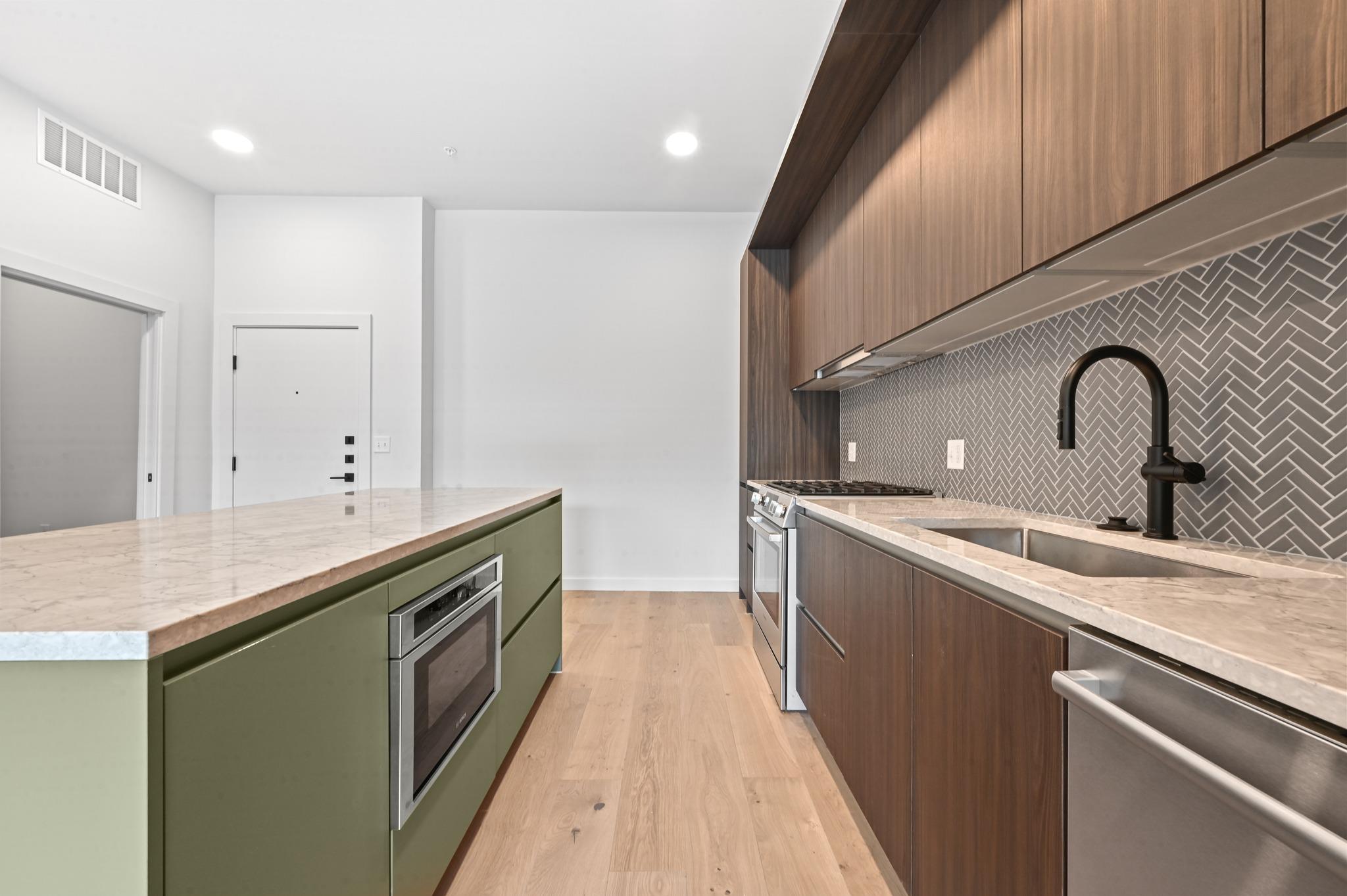 2209 S 1st St # 121, Austin, TX 78704