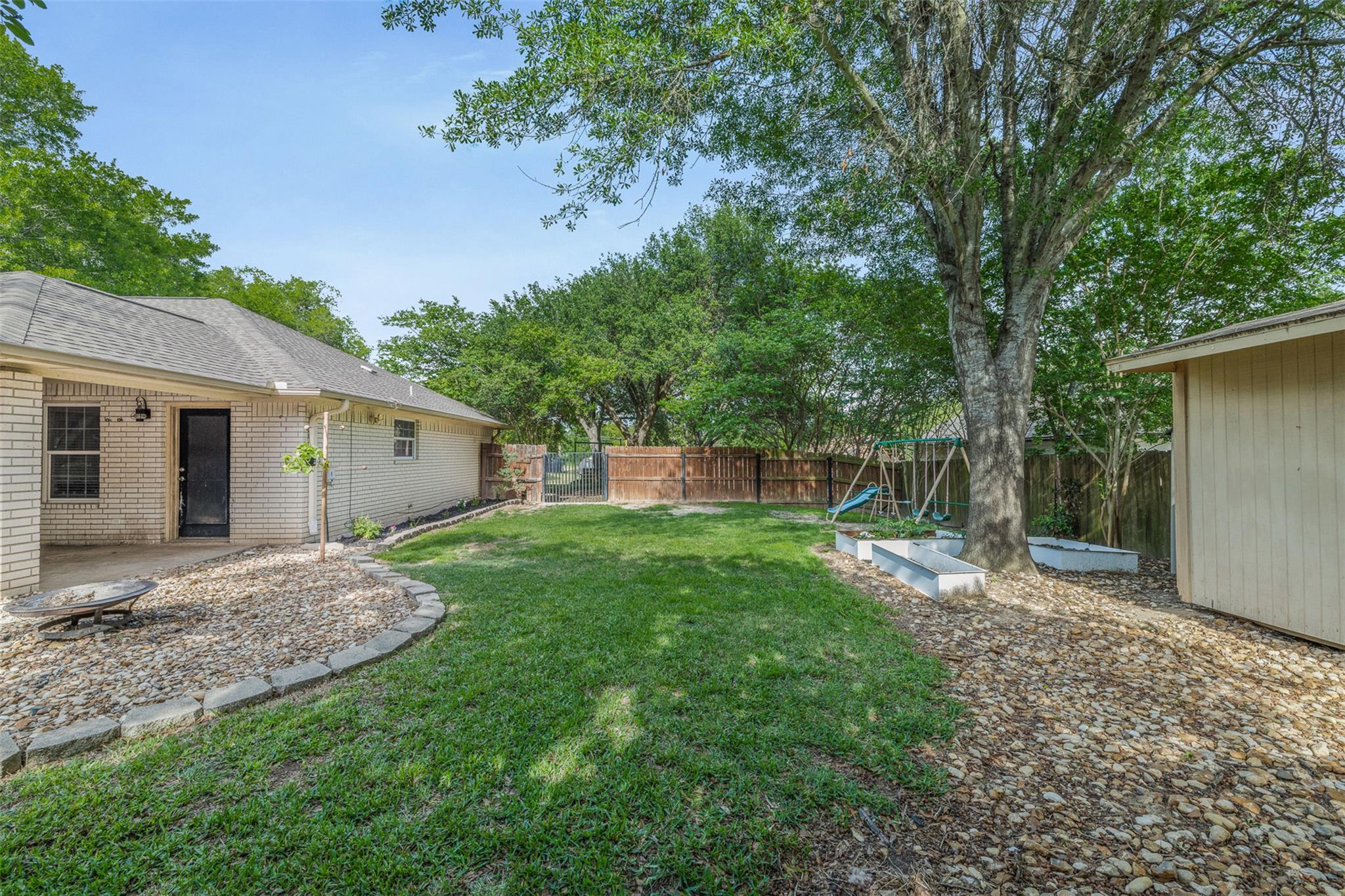 705 Palmer St, Rockdale, TX 76567