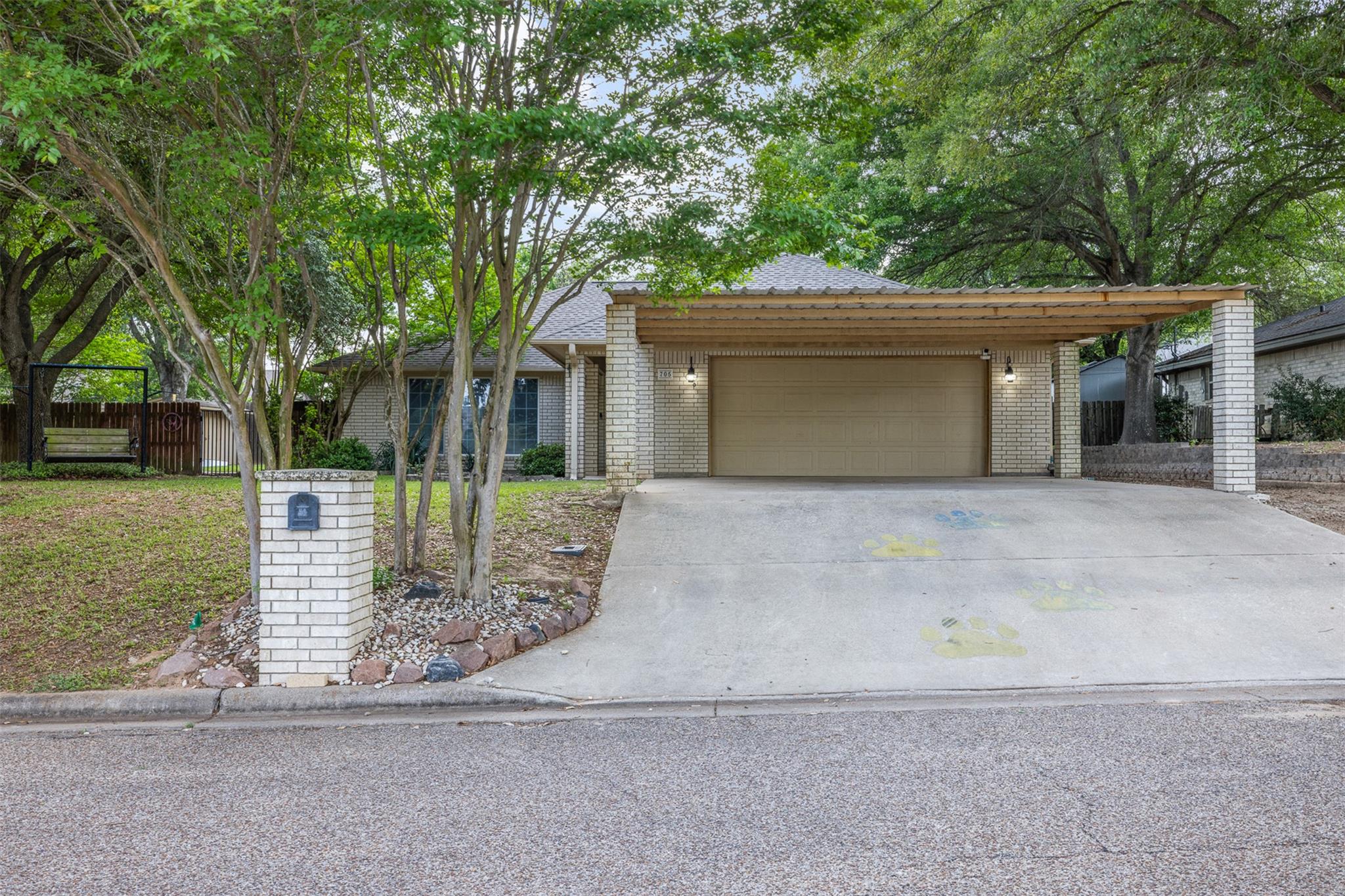 705 Palmer St, Rockdale, TX 76567