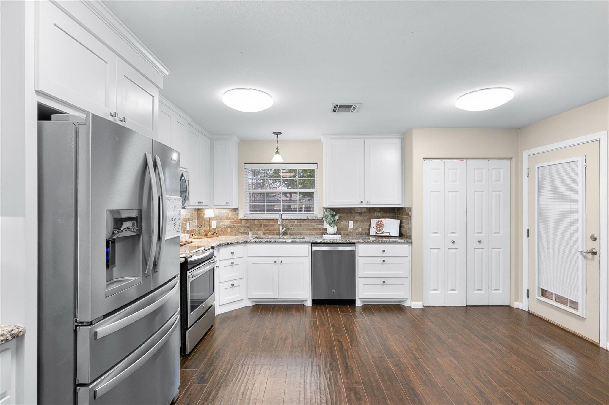 705 Palmer St, Rockdale, TX 76567