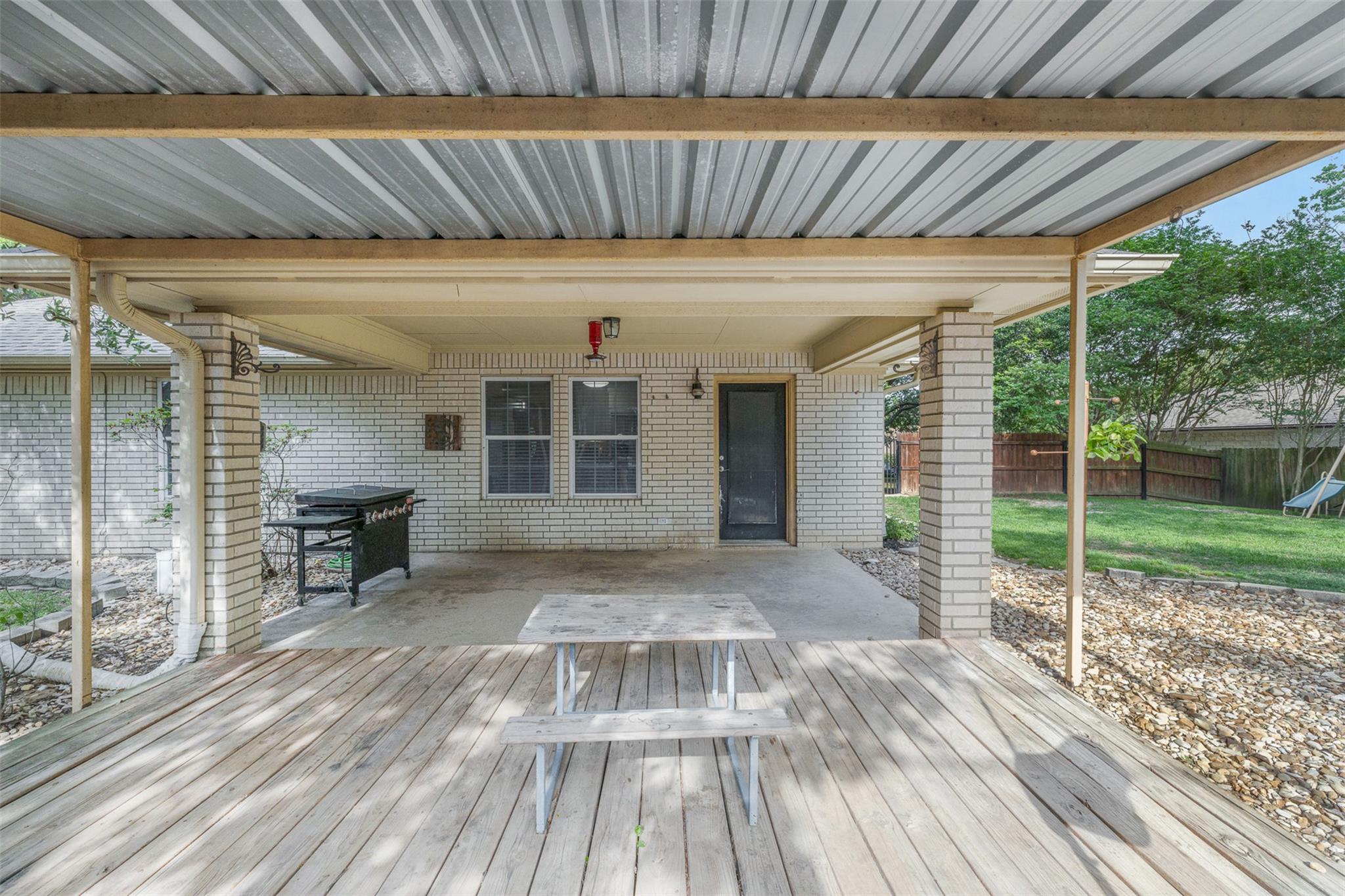 705 Palmer St, Rockdale, TX 76567