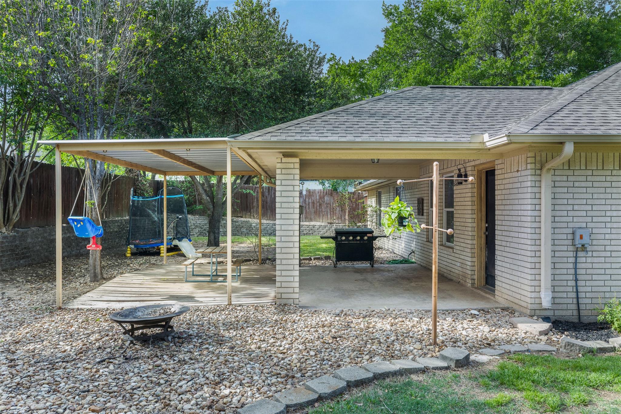 705 Palmer St, Rockdale, TX 76567