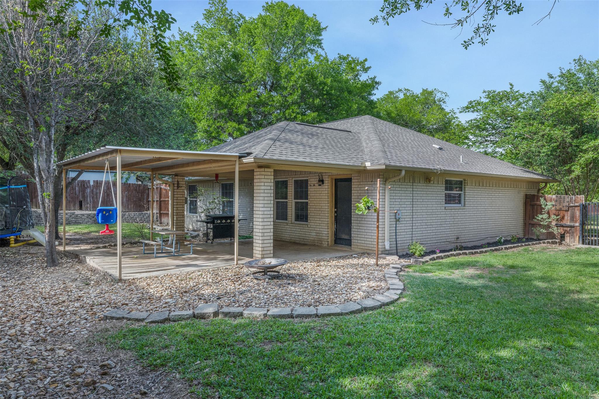 705 Palmer St, Rockdale, TX 76567