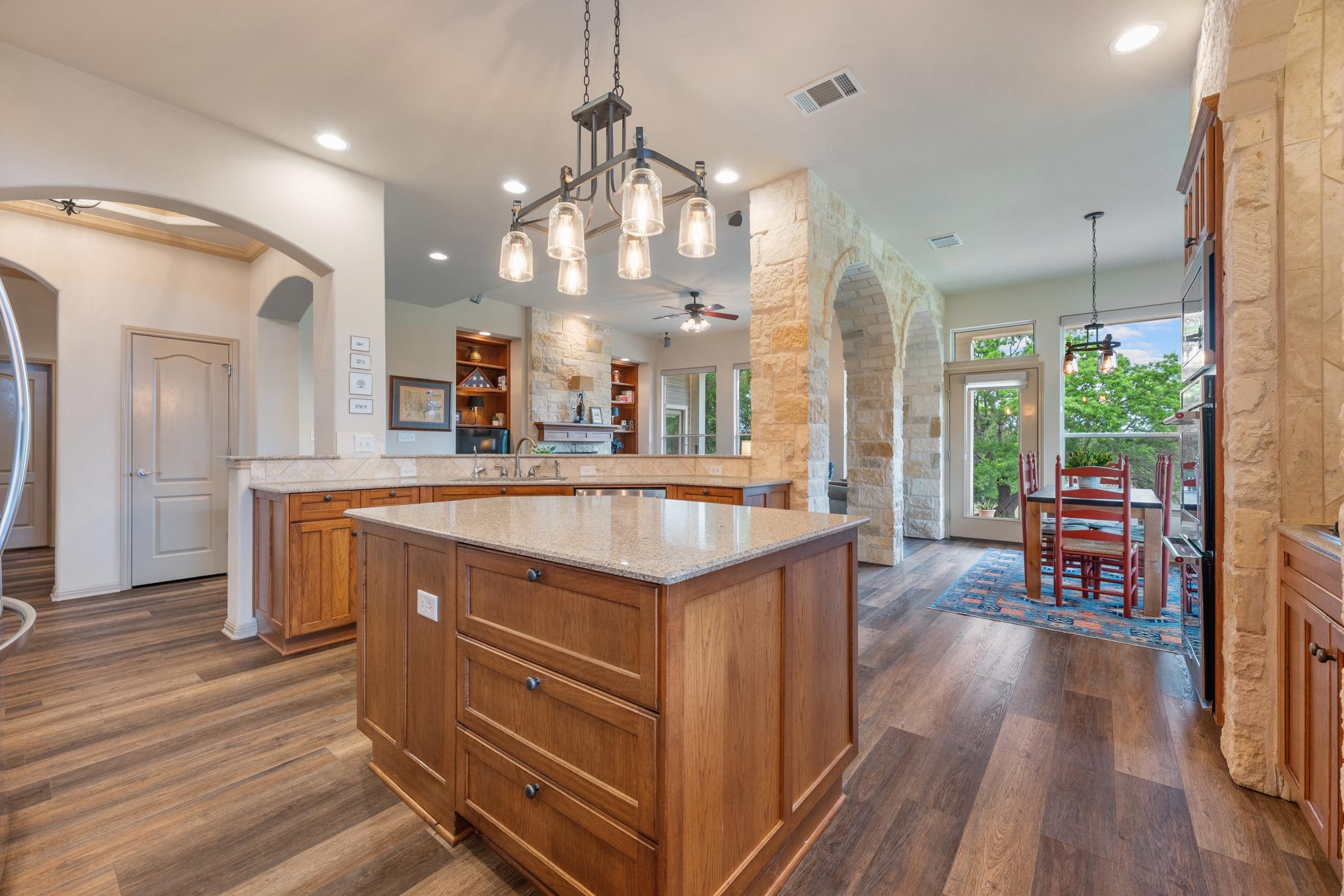 201 Shady Oaks Trl, Liberty Hill, TX 78642