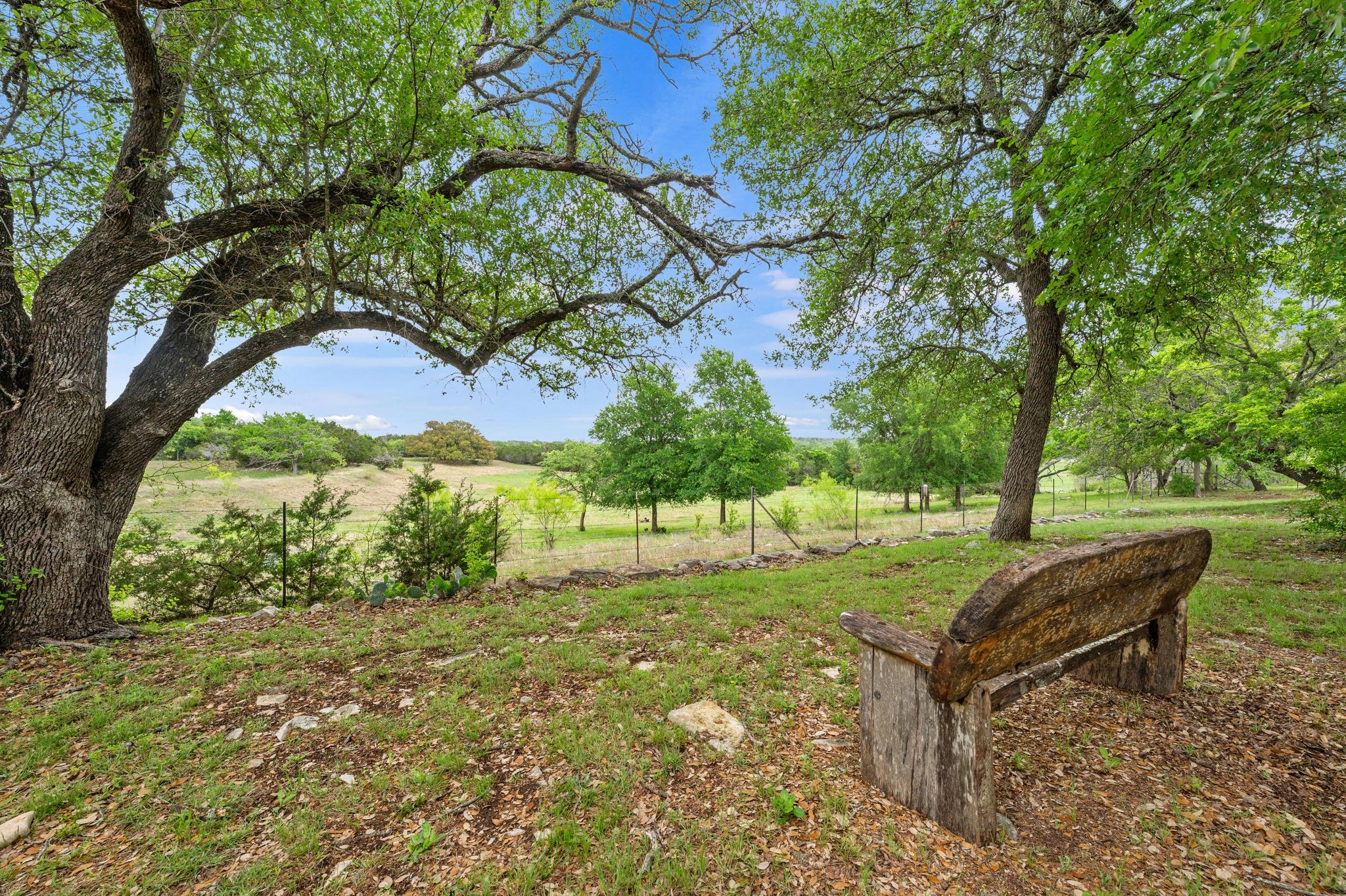 201 Shady Oaks Trl, Liberty Hill, TX 78642