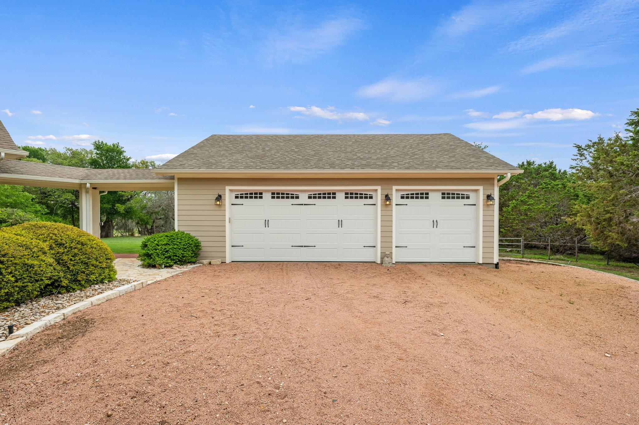 201 Shady Oaks Trl, Liberty Hill, TX 78642