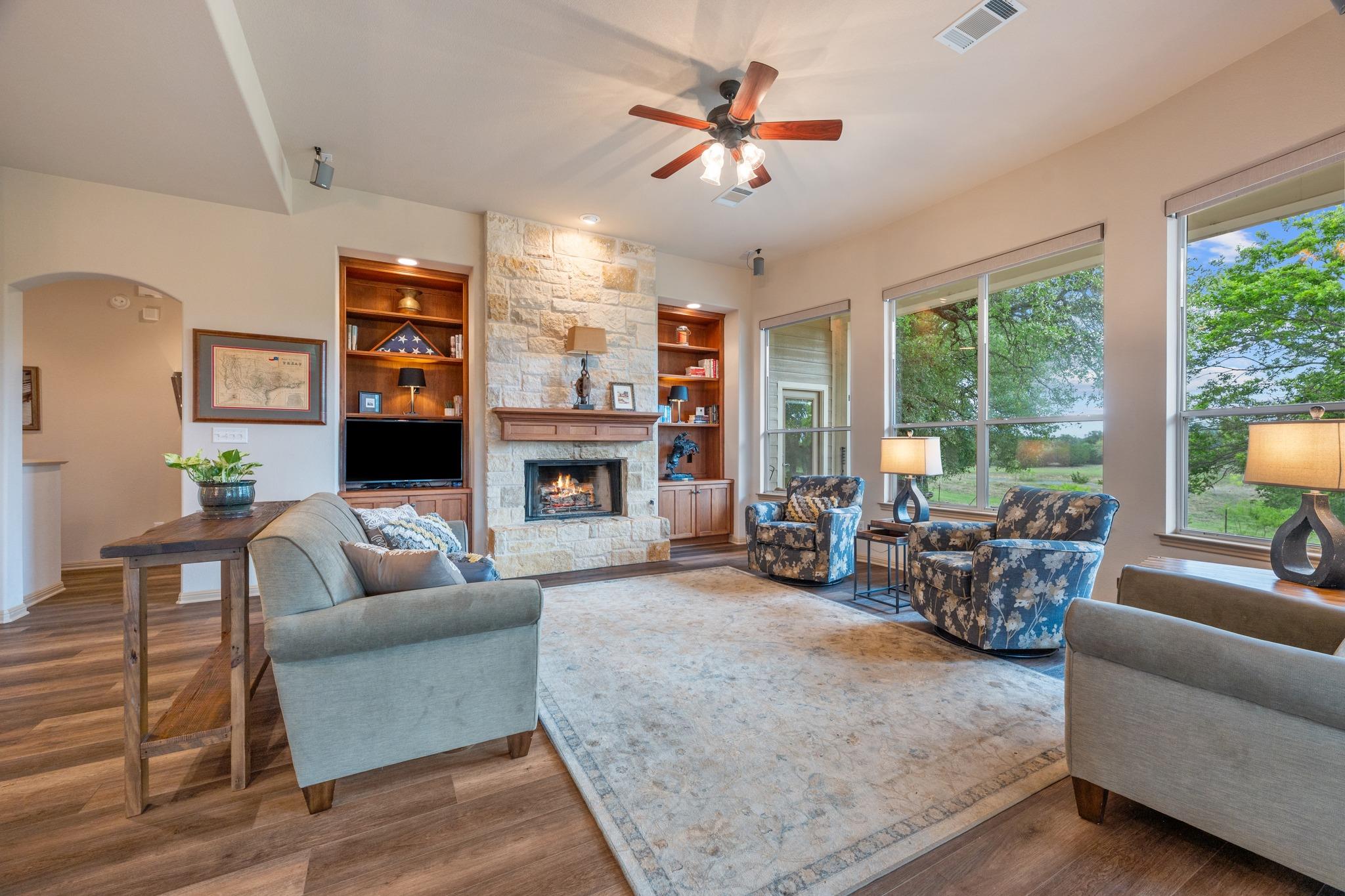 201 Shady Oaks Trl, Liberty Hill, TX 78642