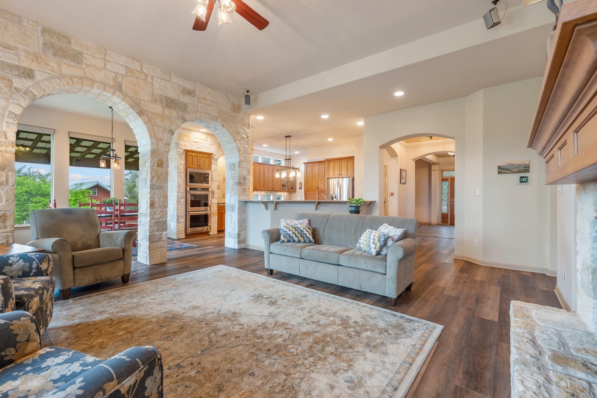 201 Shady Oaks Trl, Liberty Hill, TX 78642