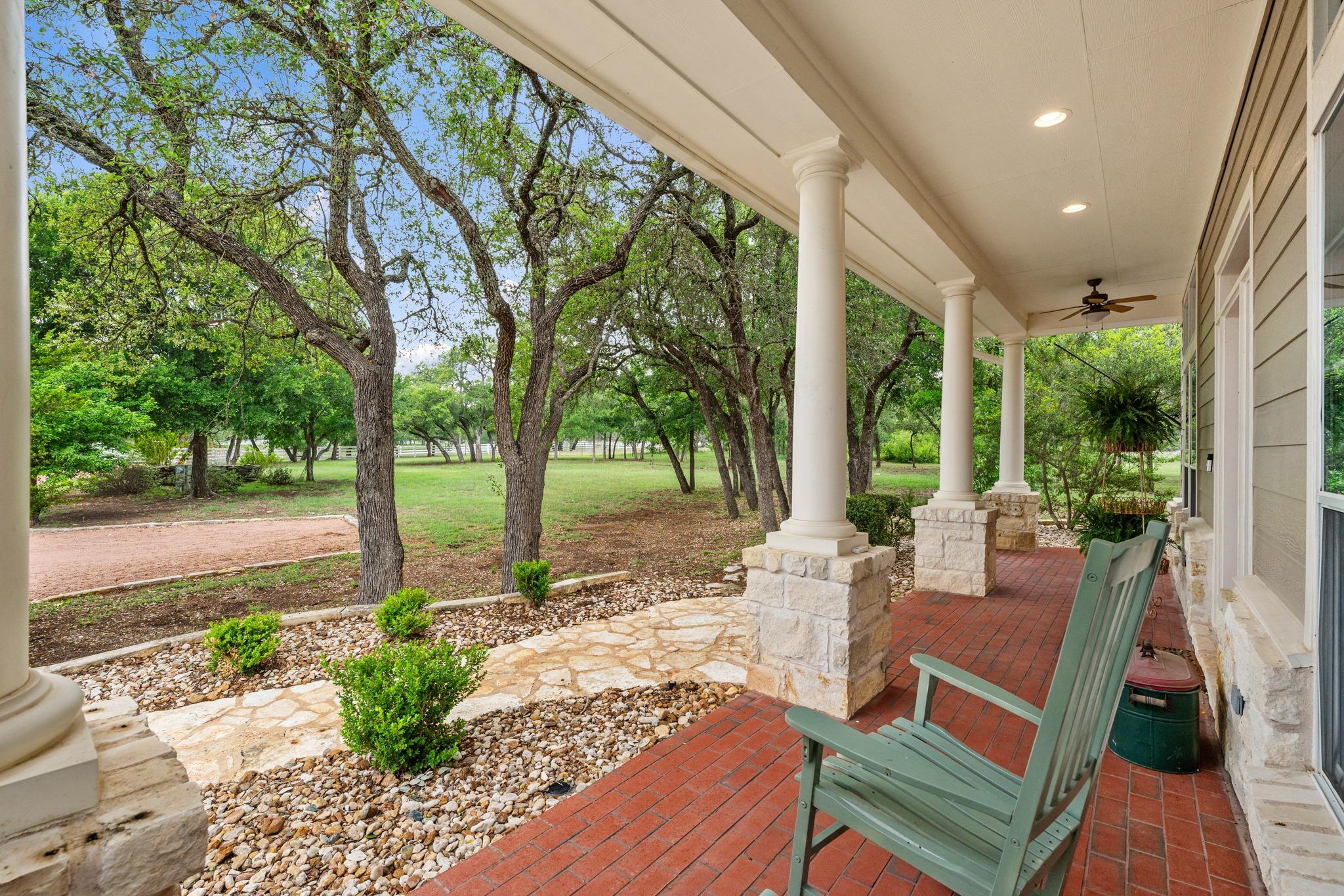 201 Shady Oaks Trl, Liberty Hill, TX 78642