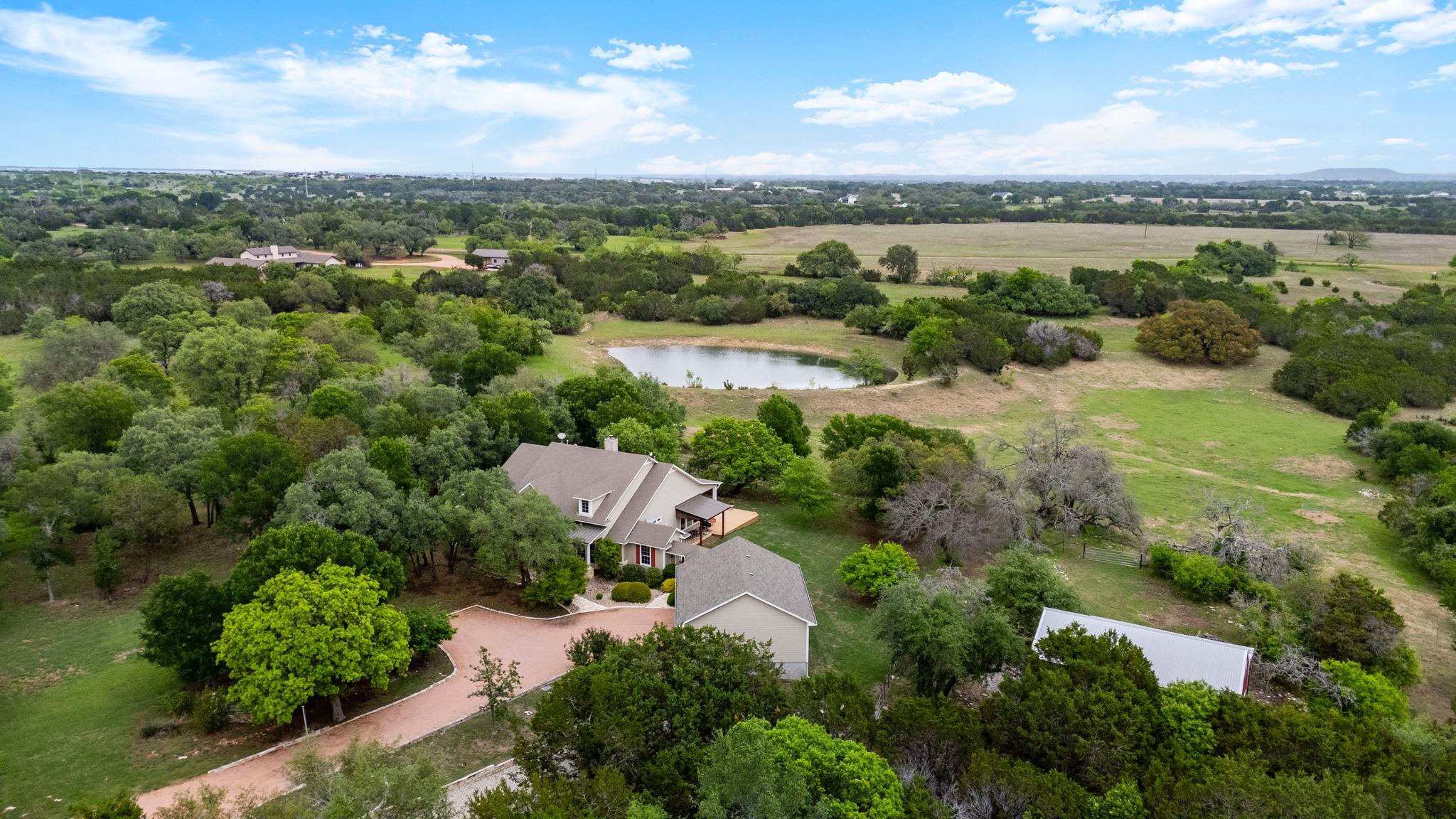 201 Shady Oaks Trl, Liberty Hill, TX 78642