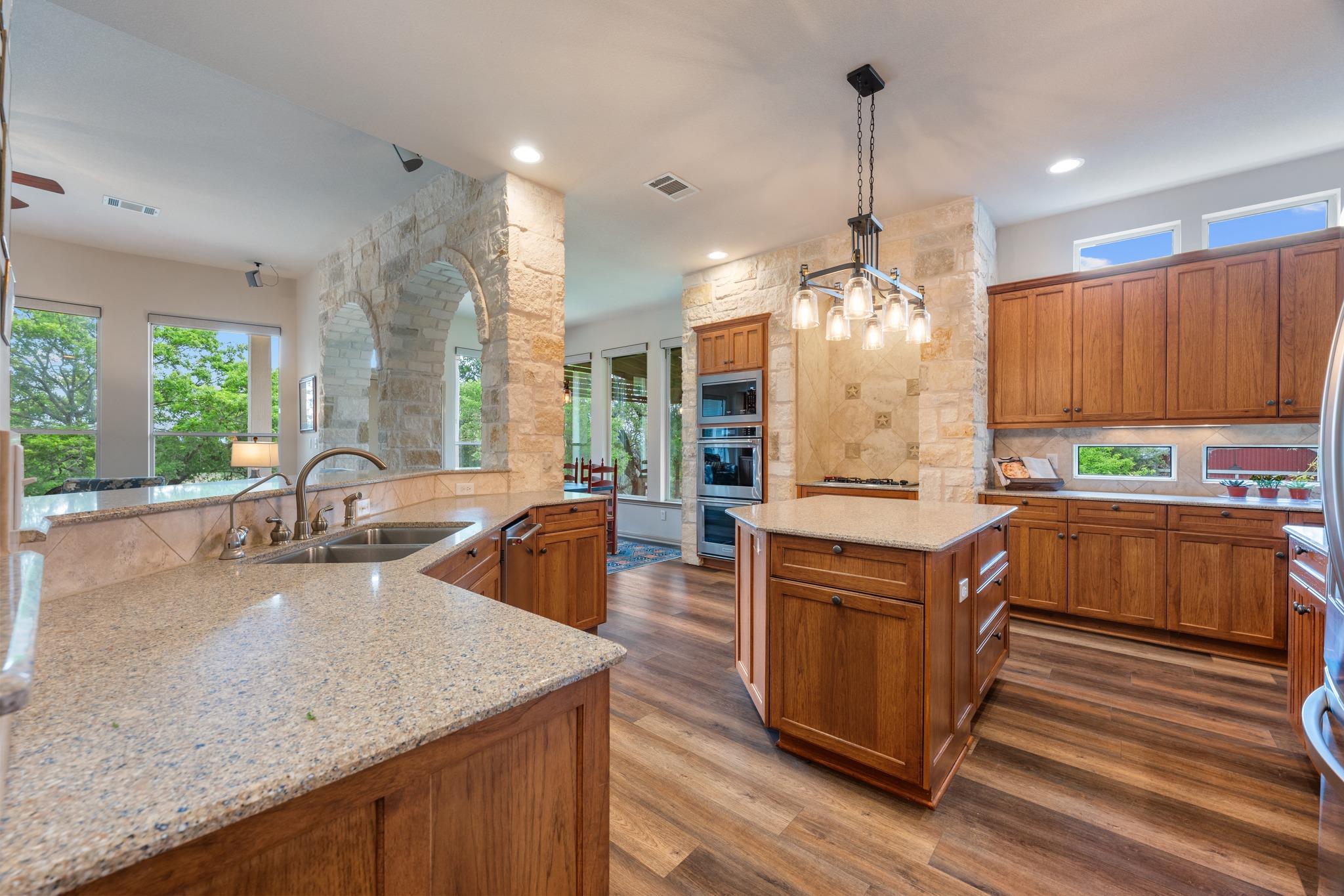 201 Shady Oaks Trl, Liberty Hill, TX 78642