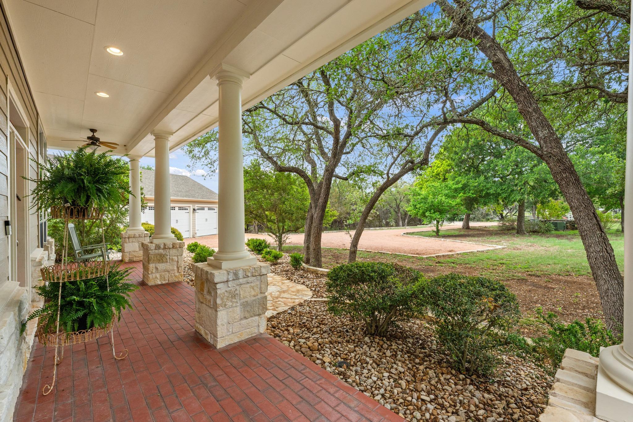 201 Shady Oaks Trl, Liberty Hill, TX 78642