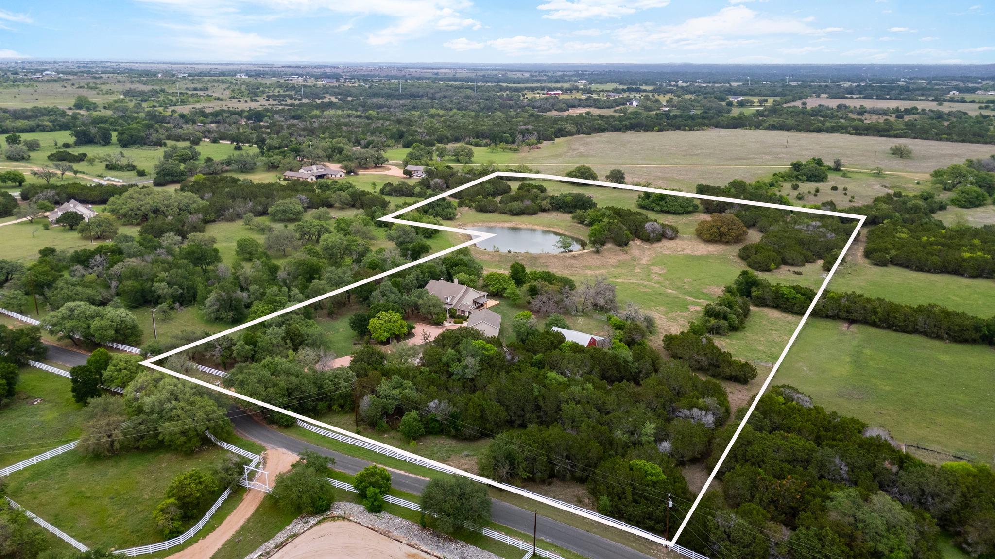 201 Shady Oaks Trl, Liberty Hill, TX 78642