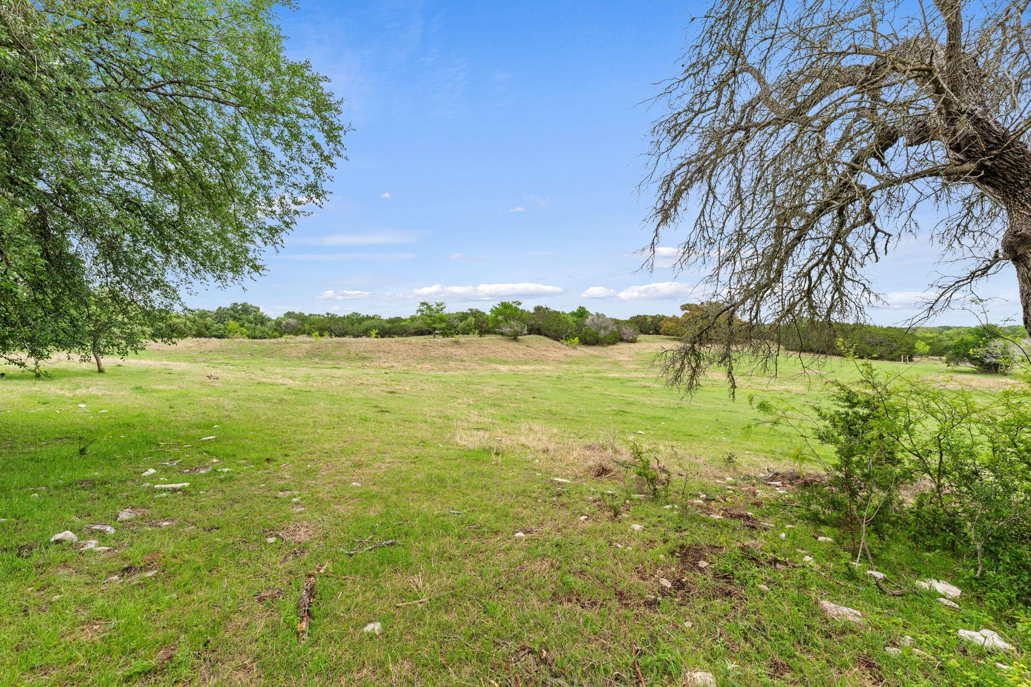 201 Shady Oaks Trl, Liberty Hill, TX 78642