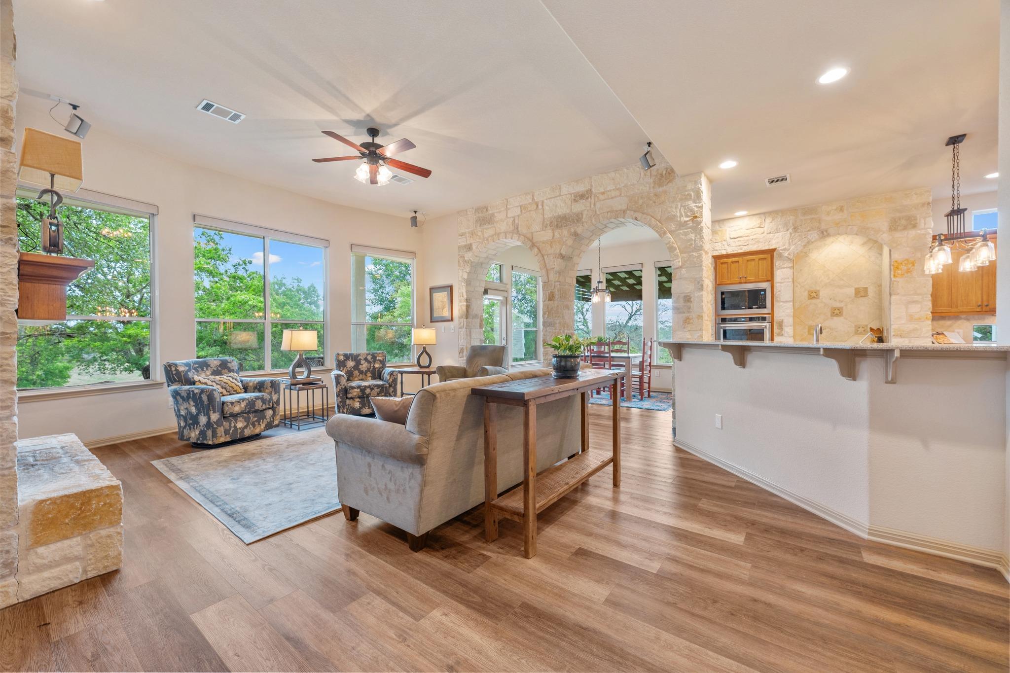 201 Shady Oaks Trl, Liberty Hill, TX 78642